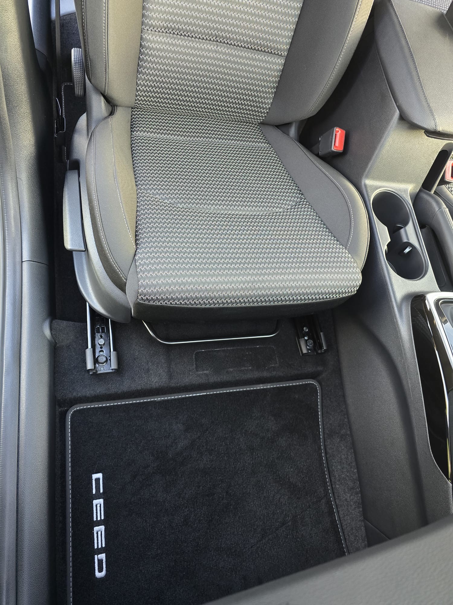 KIA Ceed 1.5 T-GDi MHEV Power DCT-image-10