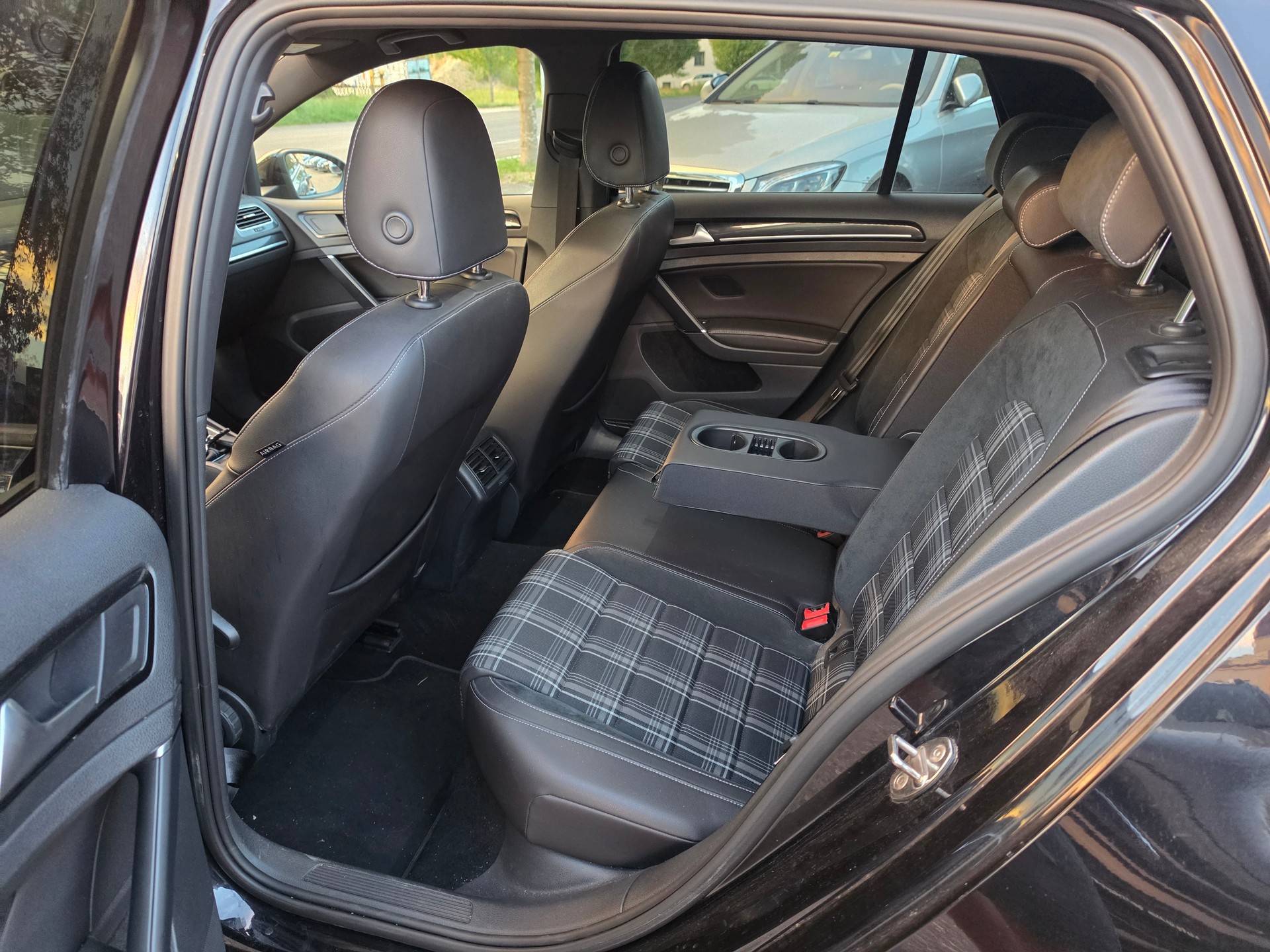 VW Golf 2.0 TDI GTD-image-11