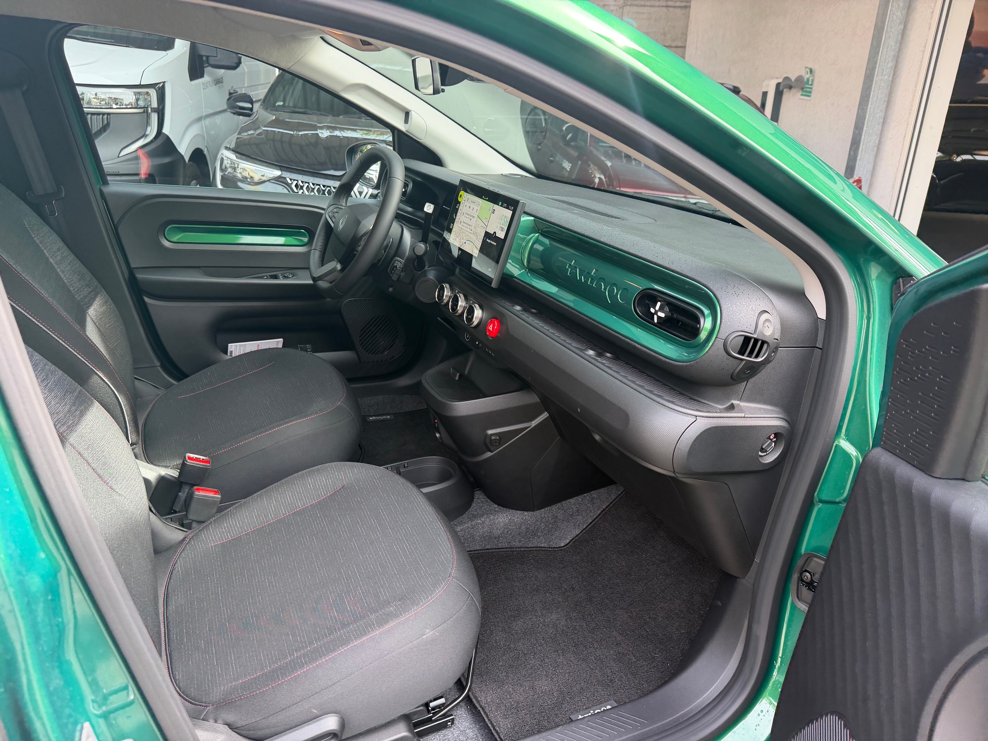 RENAULT Twingo E-Tech 27kWh Techno-image-12