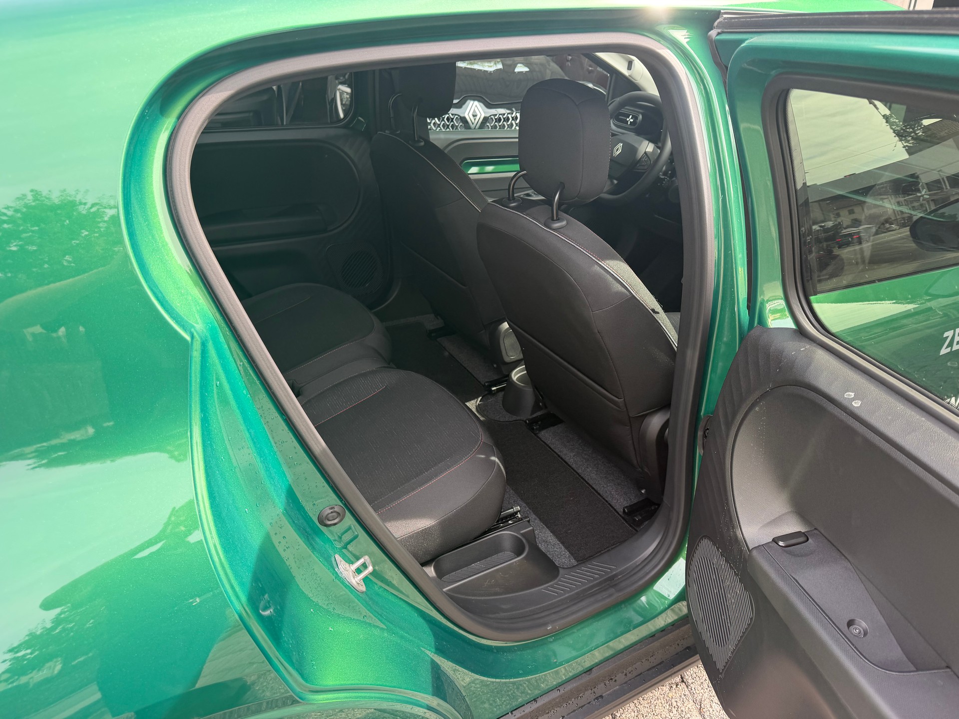 RENAULT Twingo E-Tech 27kWh Techno-image-11