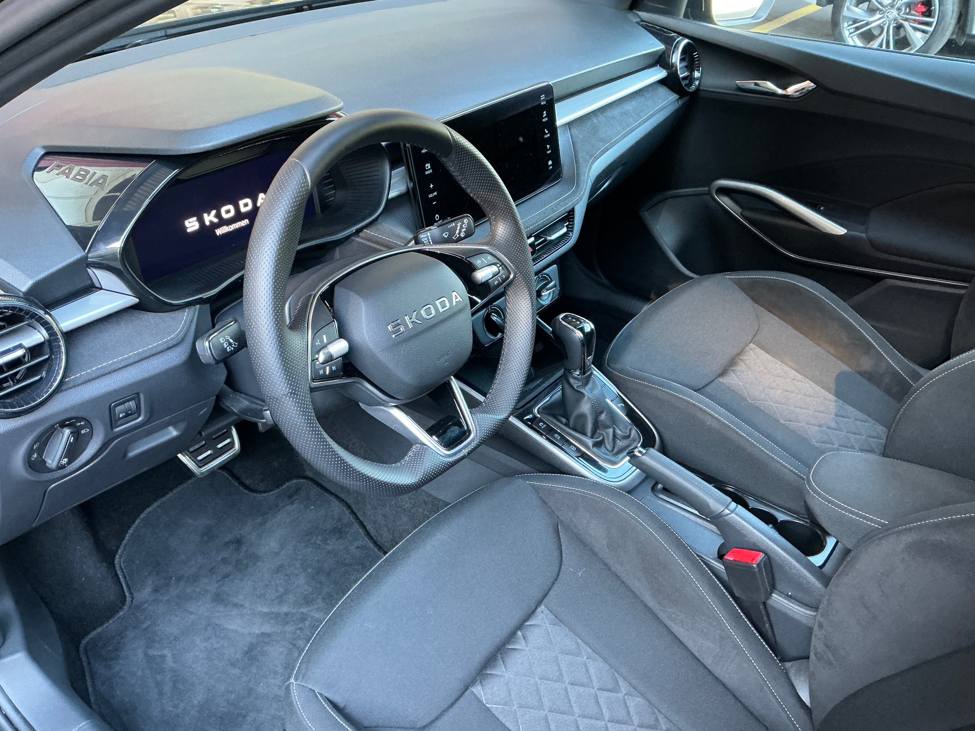 SKODA Fabia 1.0 TSI Selection DSG-image-5
