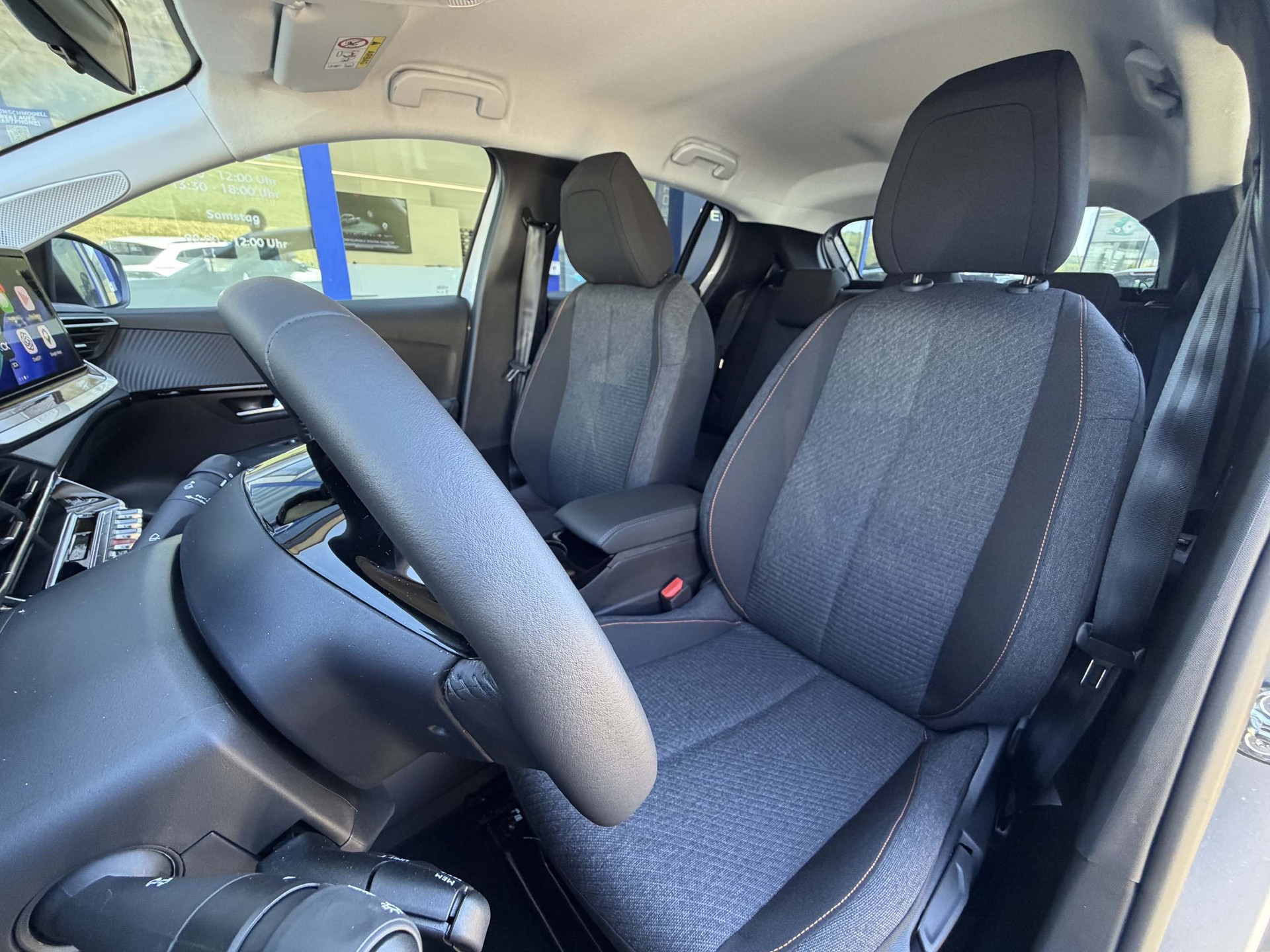 PEUGEOT 208 1.2 Hybrid Business-image-6