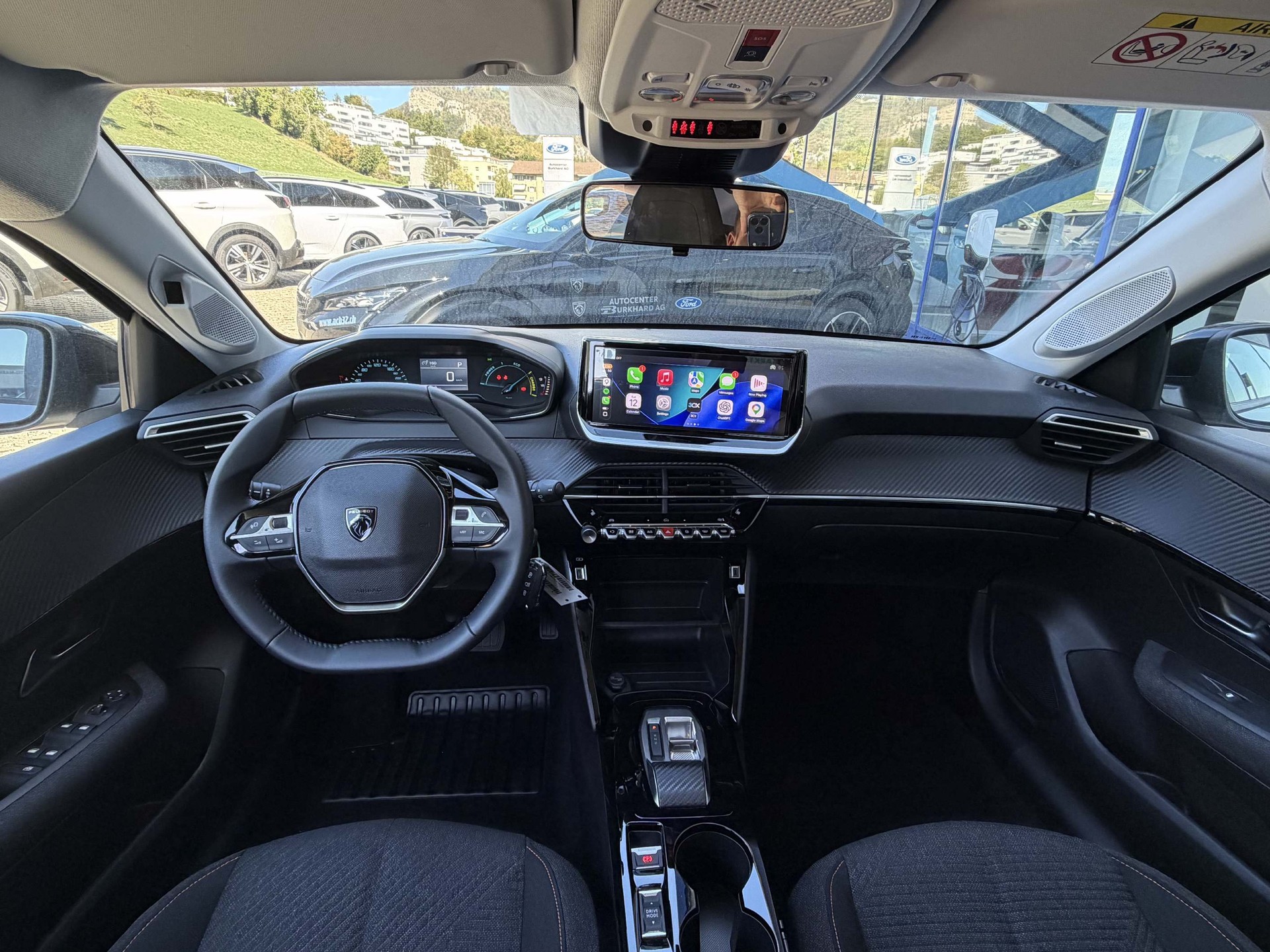 PEUGEOT 208 1.2 Hybrid Business-image-4