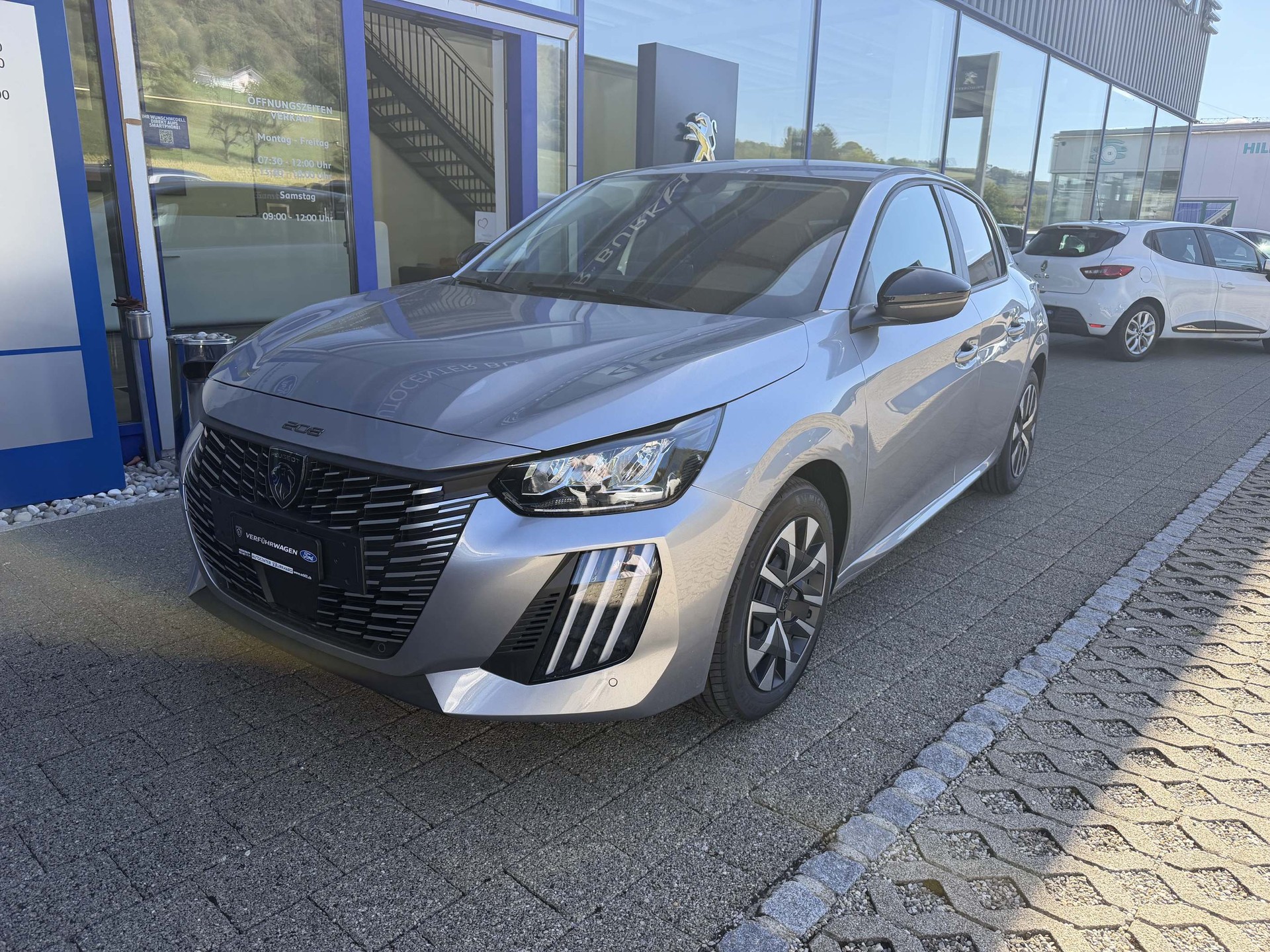 PEUGEOT 208 1.2 Hybrid Business-image-1