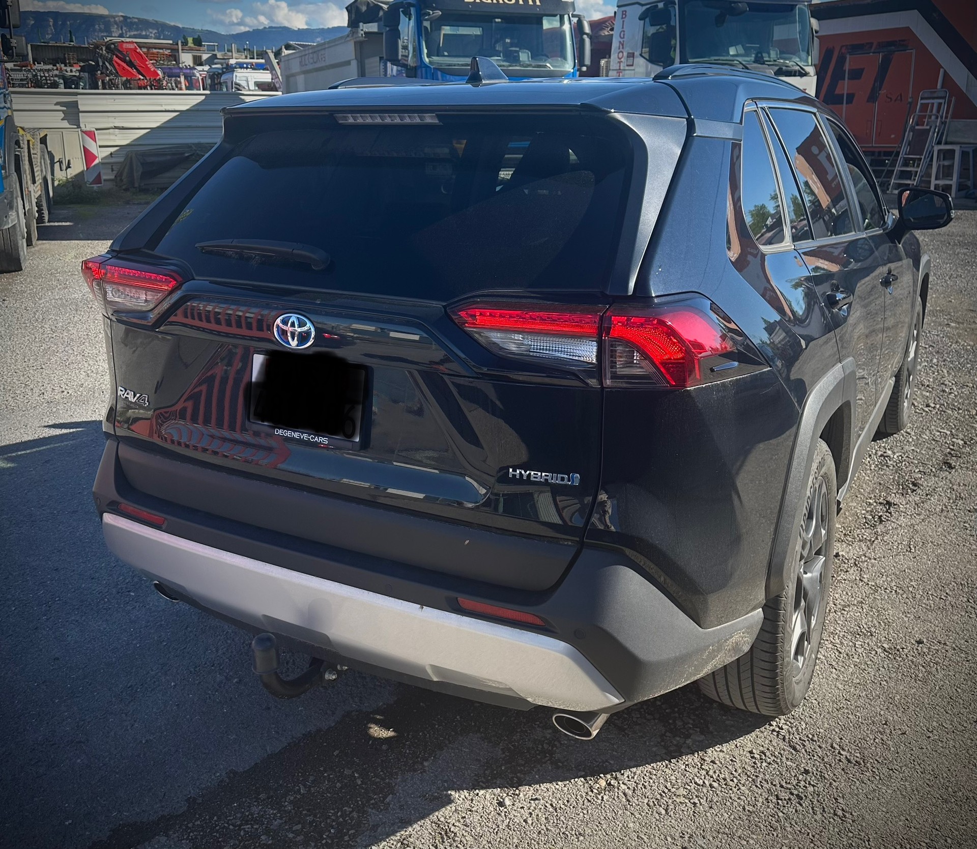 TOYOTA 2.5 HEV Adventure-image-3