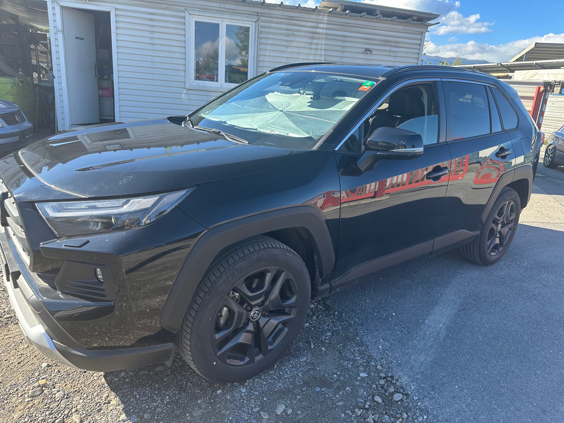 TOYOTA 2.5 HEV Adventure-image-1