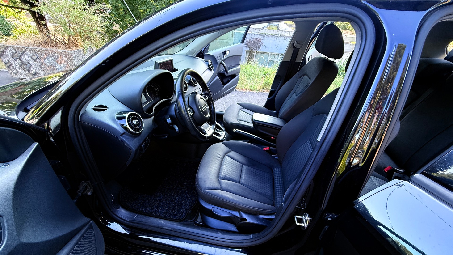 AUDI A1 Sportback 1.4 TFSI Attraction S-tronic-image-9