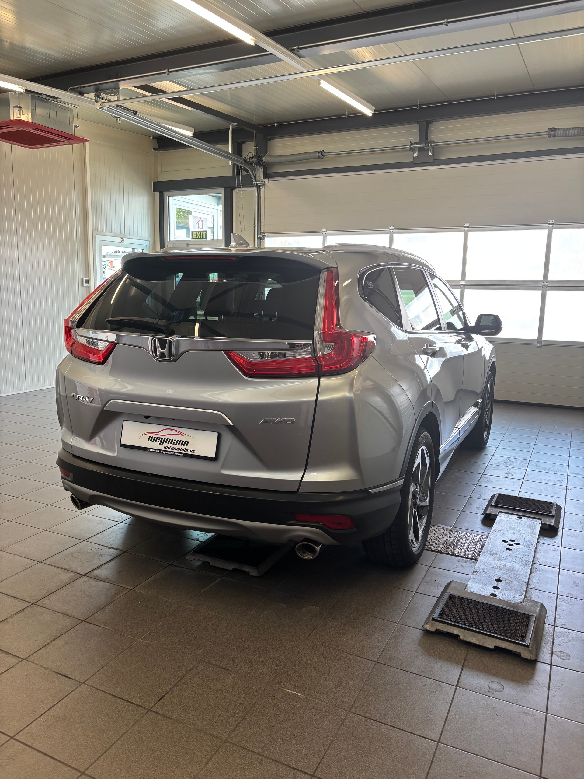 HONDA CR-V 1.5 i-VTEC Executive 4WD Automatic-image-3
