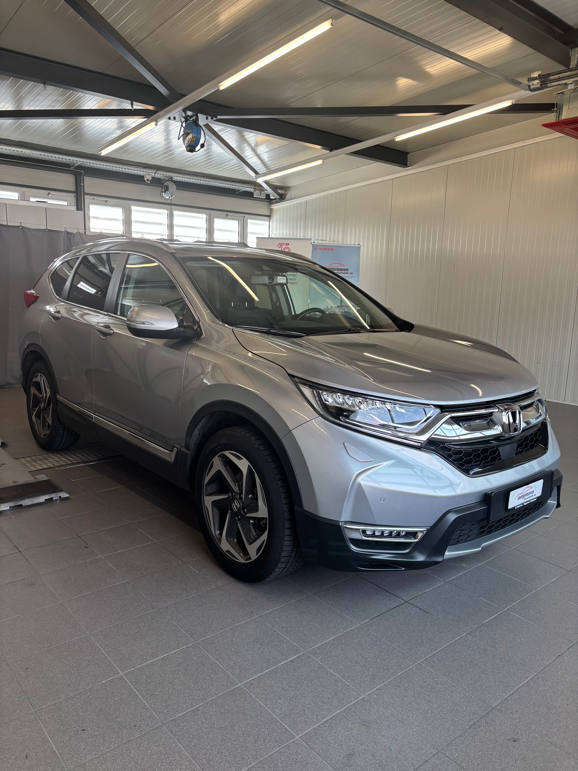 HONDA CR-V 1.5 i-VTEC Executive 4WD Automatic-image-2
