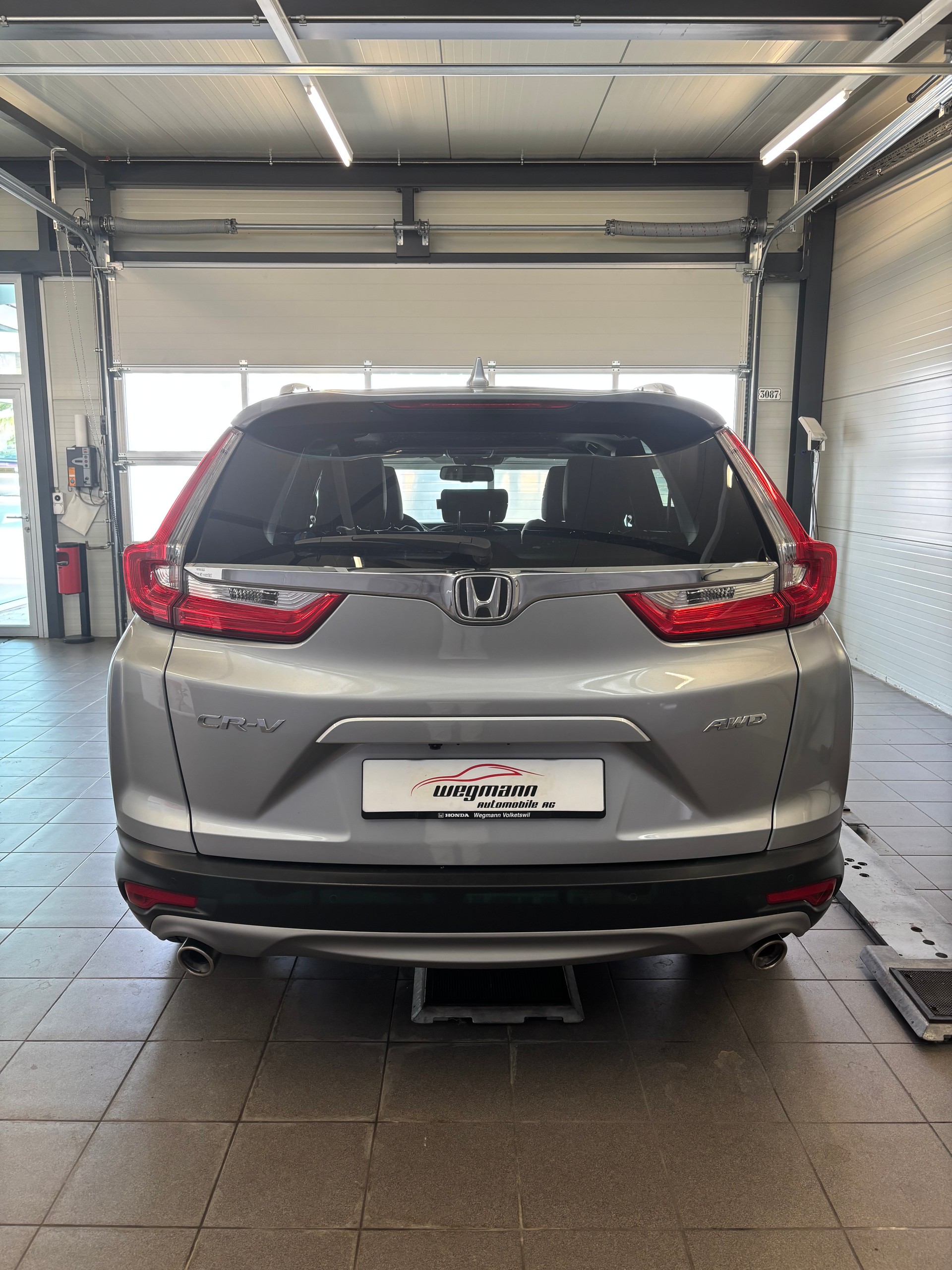 HONDA CR-V 1.5 i-VTEC Executive 4WD Automatic-image-4