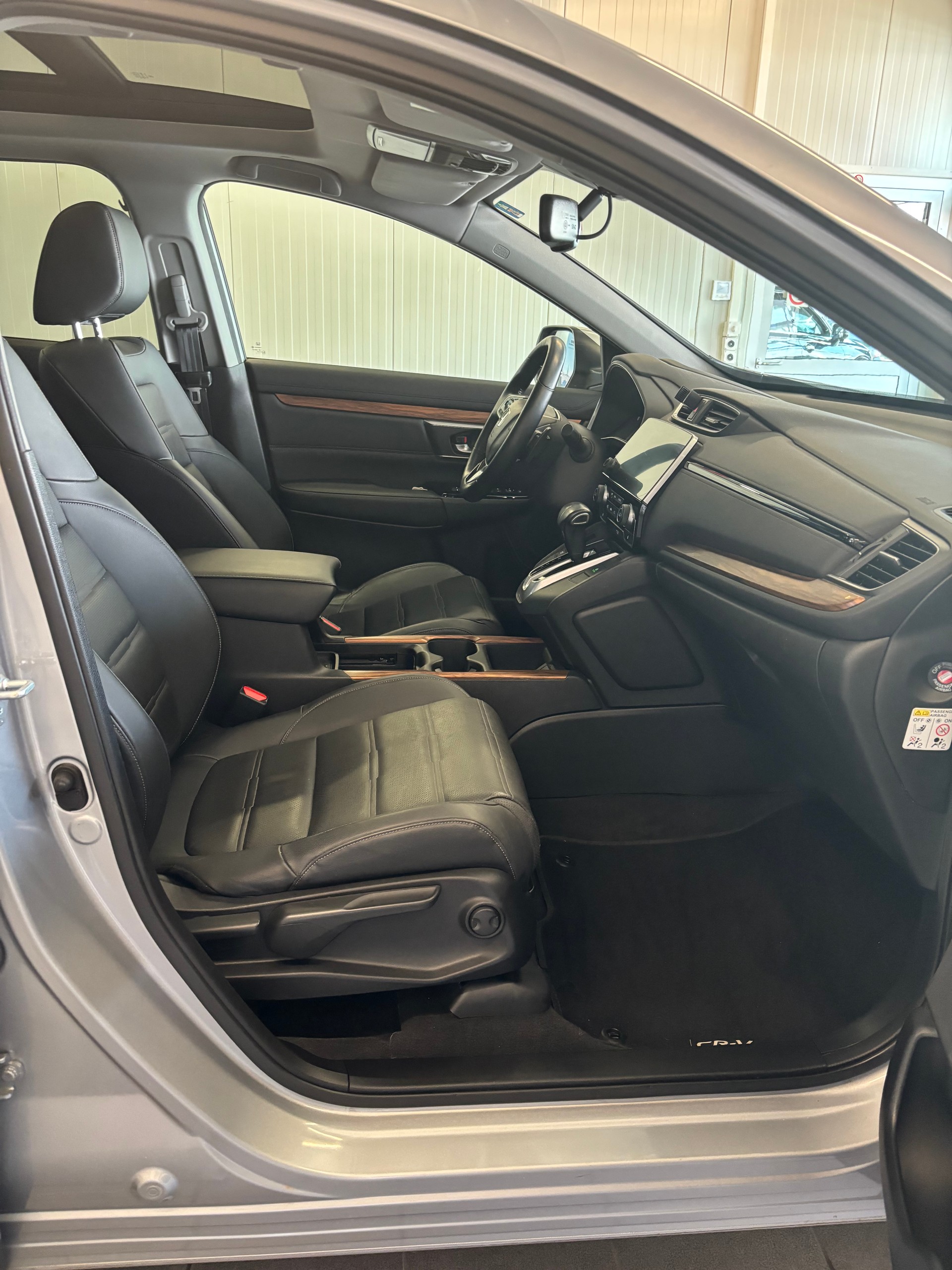 HONDA CR-V 1.5 i-VTEC Executive 4WD Automatic-image-11