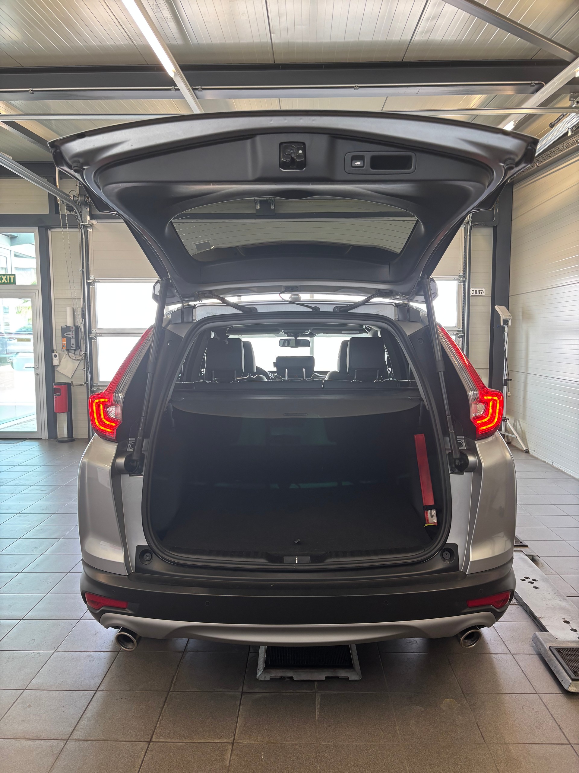 HONDA CR-V 1.5 i-VTEC Executive 4WD Automatic-image-13