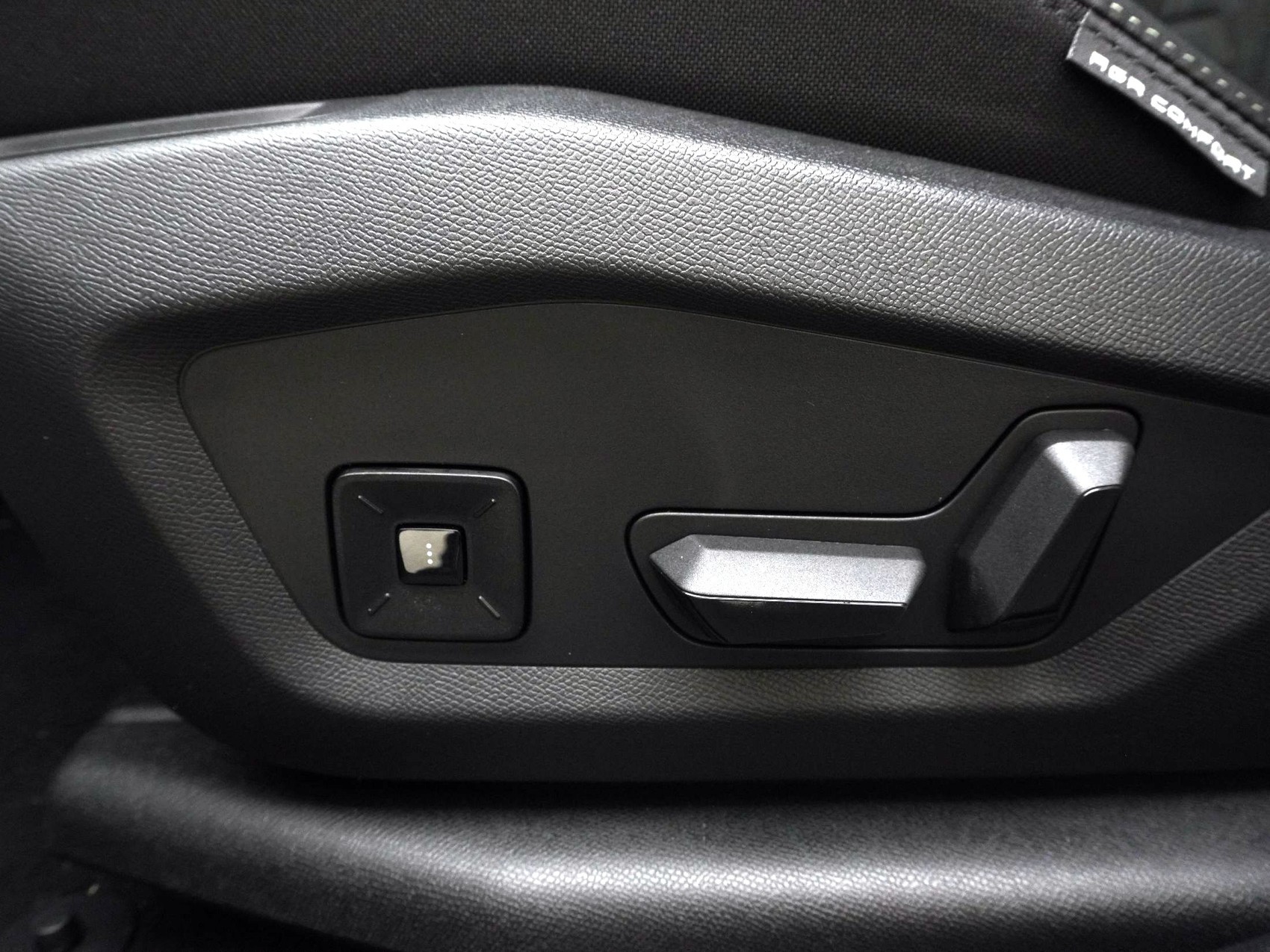 PEUGEOT 5008 1.6 PHEV GT Exclusive 7Plätzer-image-5
