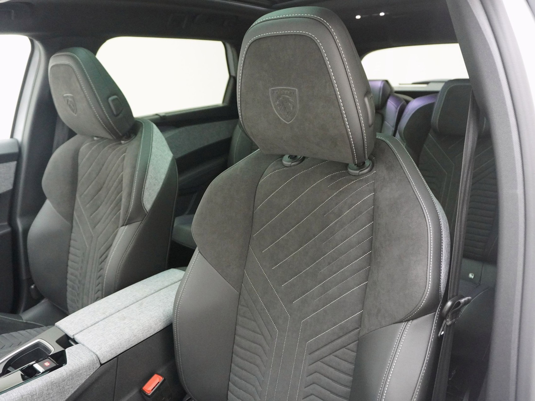 PEUGEOT 5008 1.6 PHEV GT Exclusive 7Plätzer-image-6