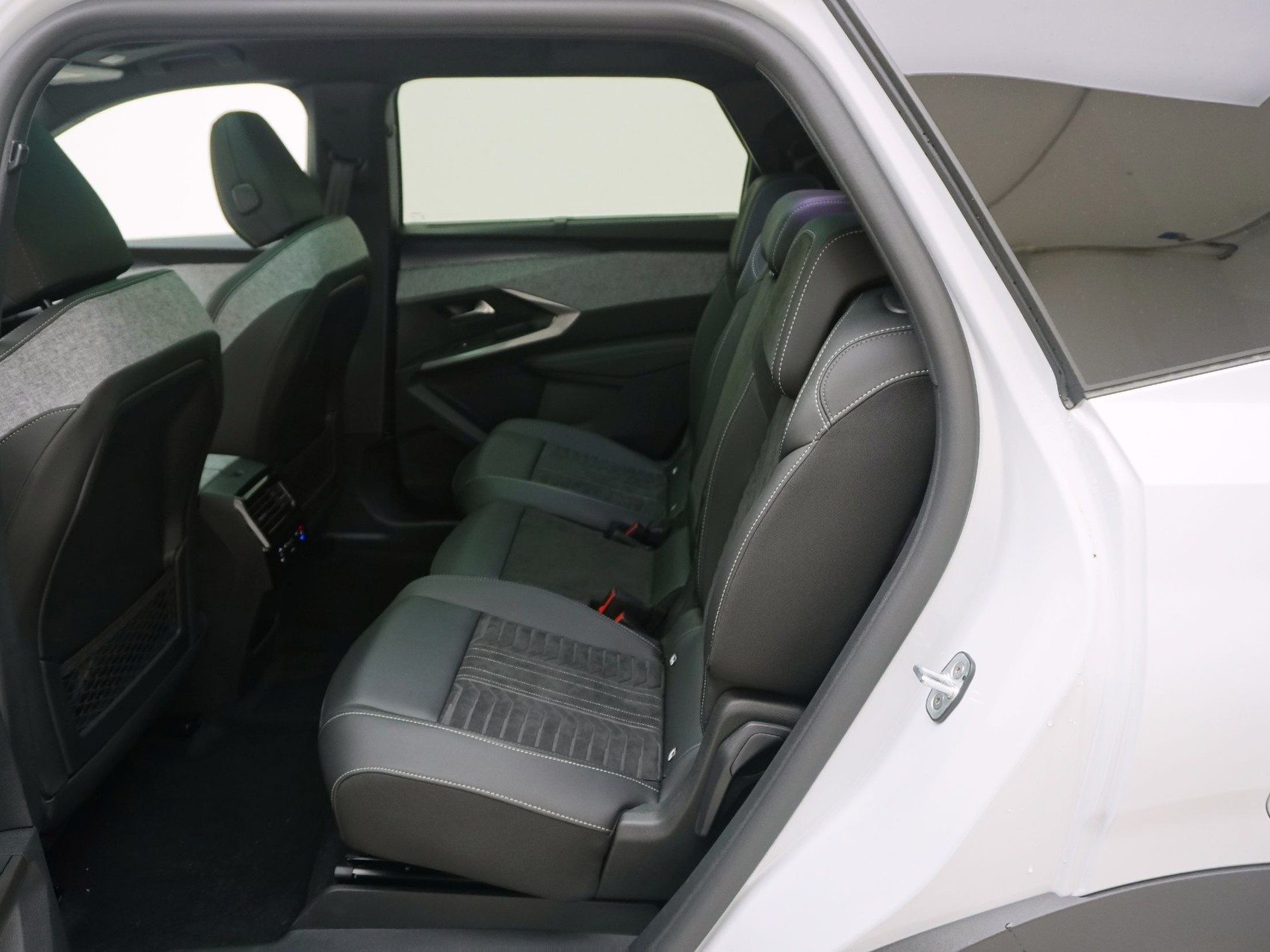 PEUGEOT 5008 1.6 PHEV GT Exclusive 7Plätzer-image-8