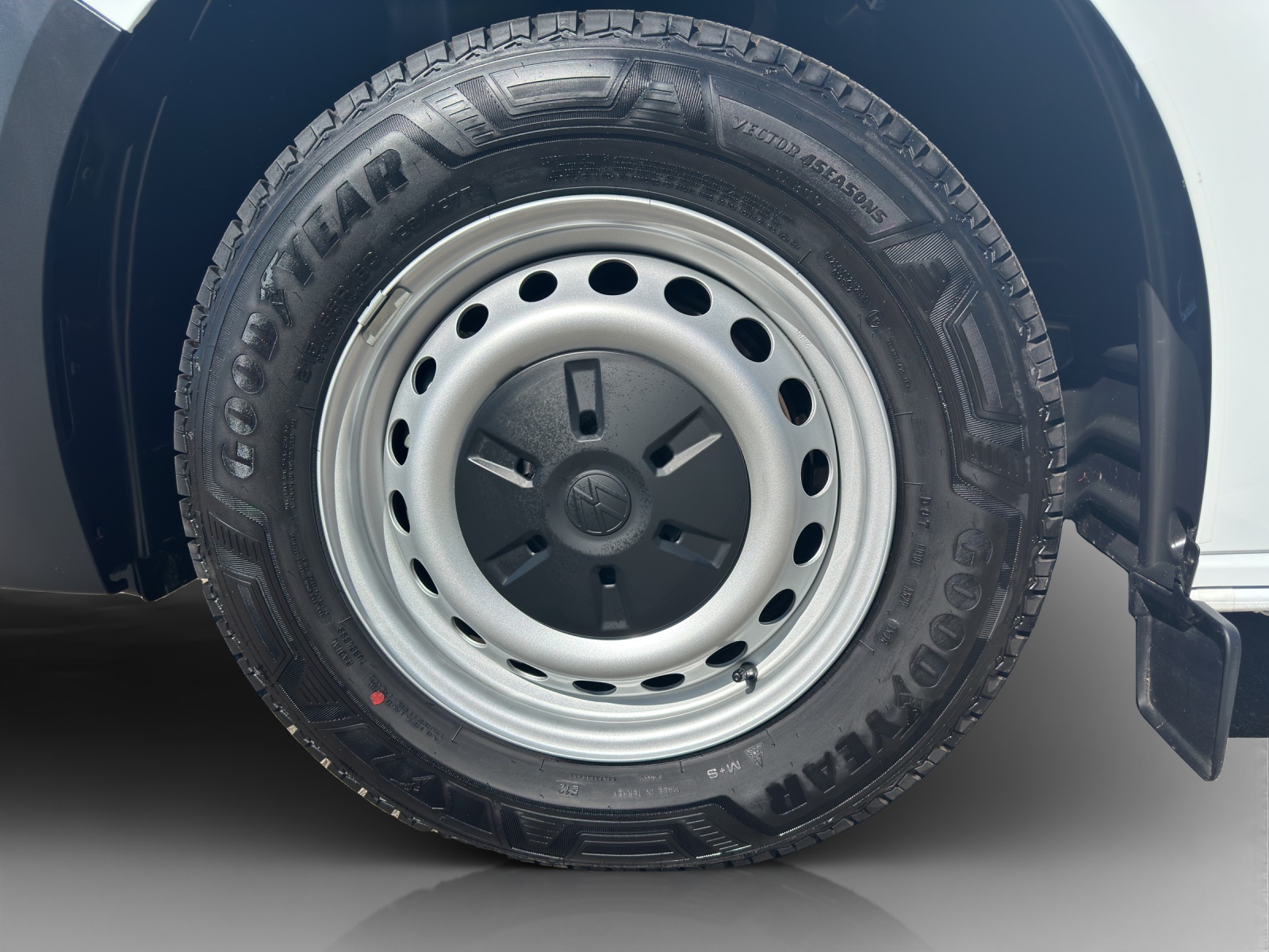 VW e-Transporter 70 kWh 4Motion-image-15