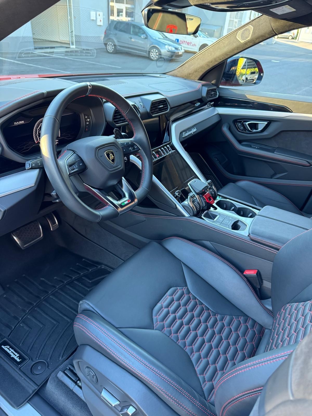 LAMBORGHINI Urus 636-image-1