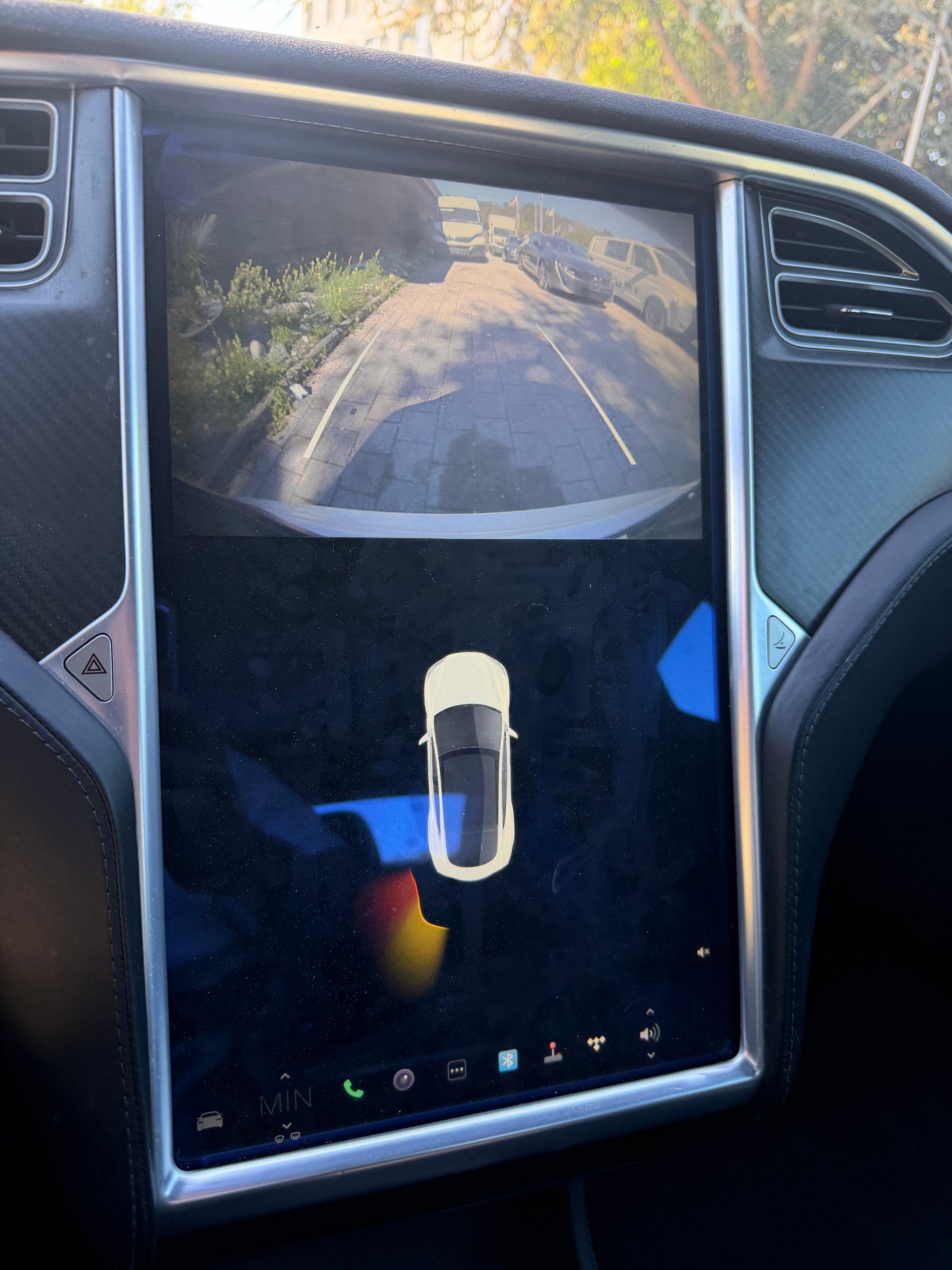 TESLA Model S 70 D-image-12