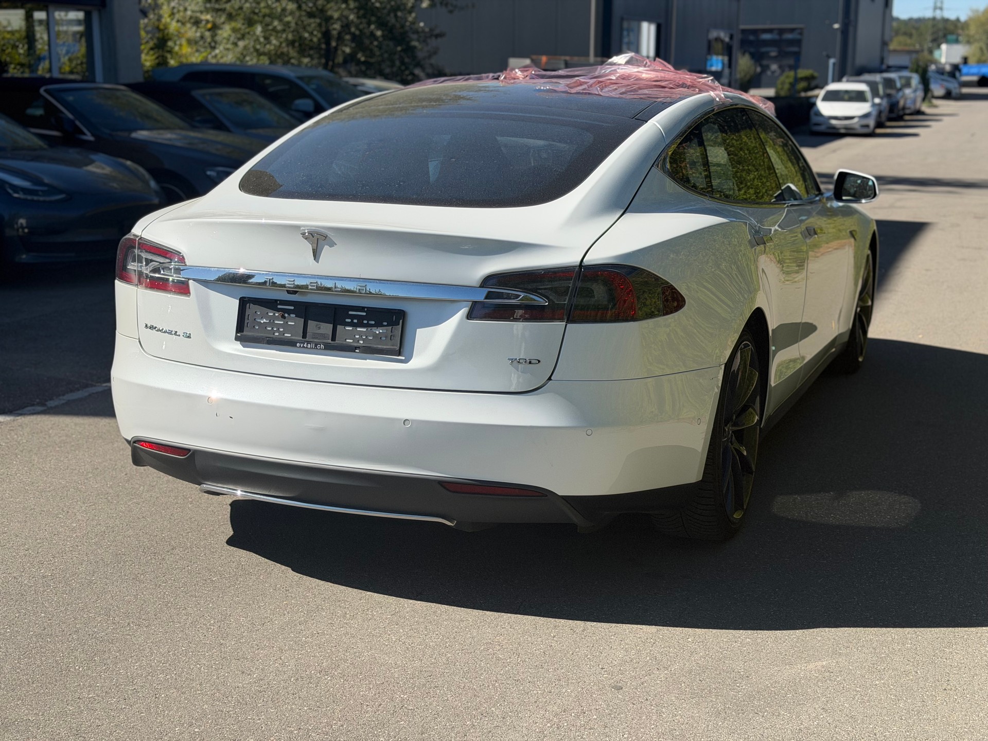TESLA Model S 70 D-image-4