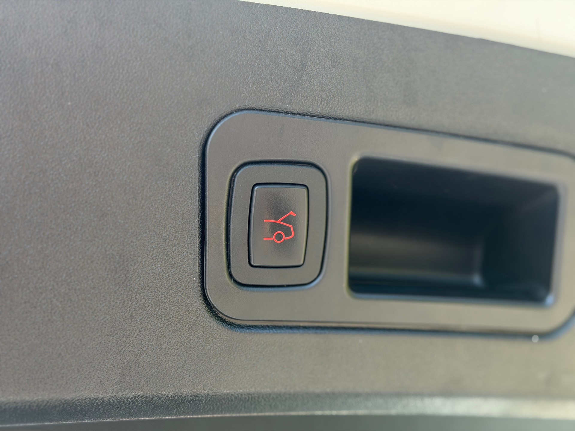 TESLA Model S 70 D-image-5