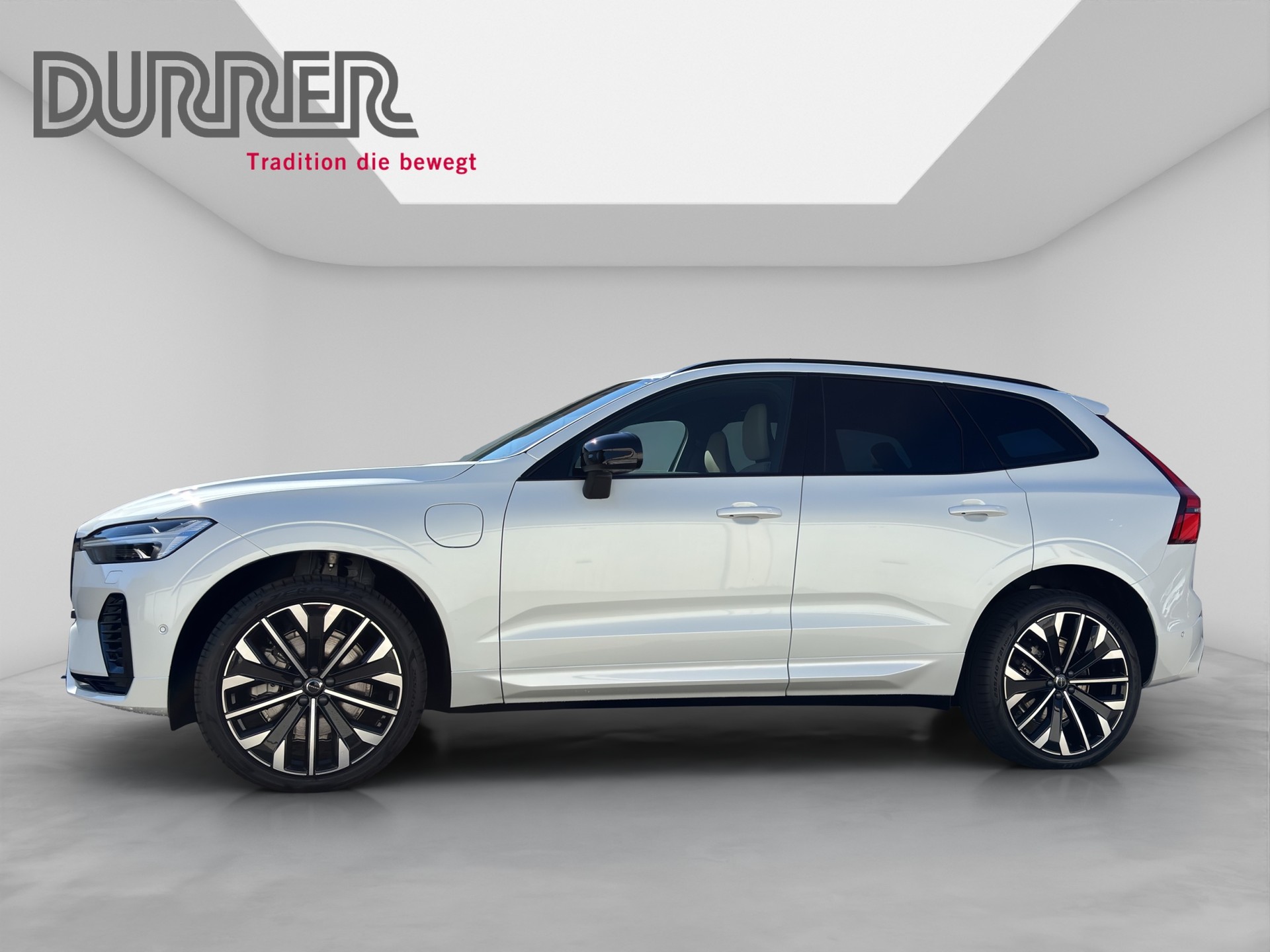 VOLVO XC60 2.0 T6 TE Ultra Dark eAWD-image-1