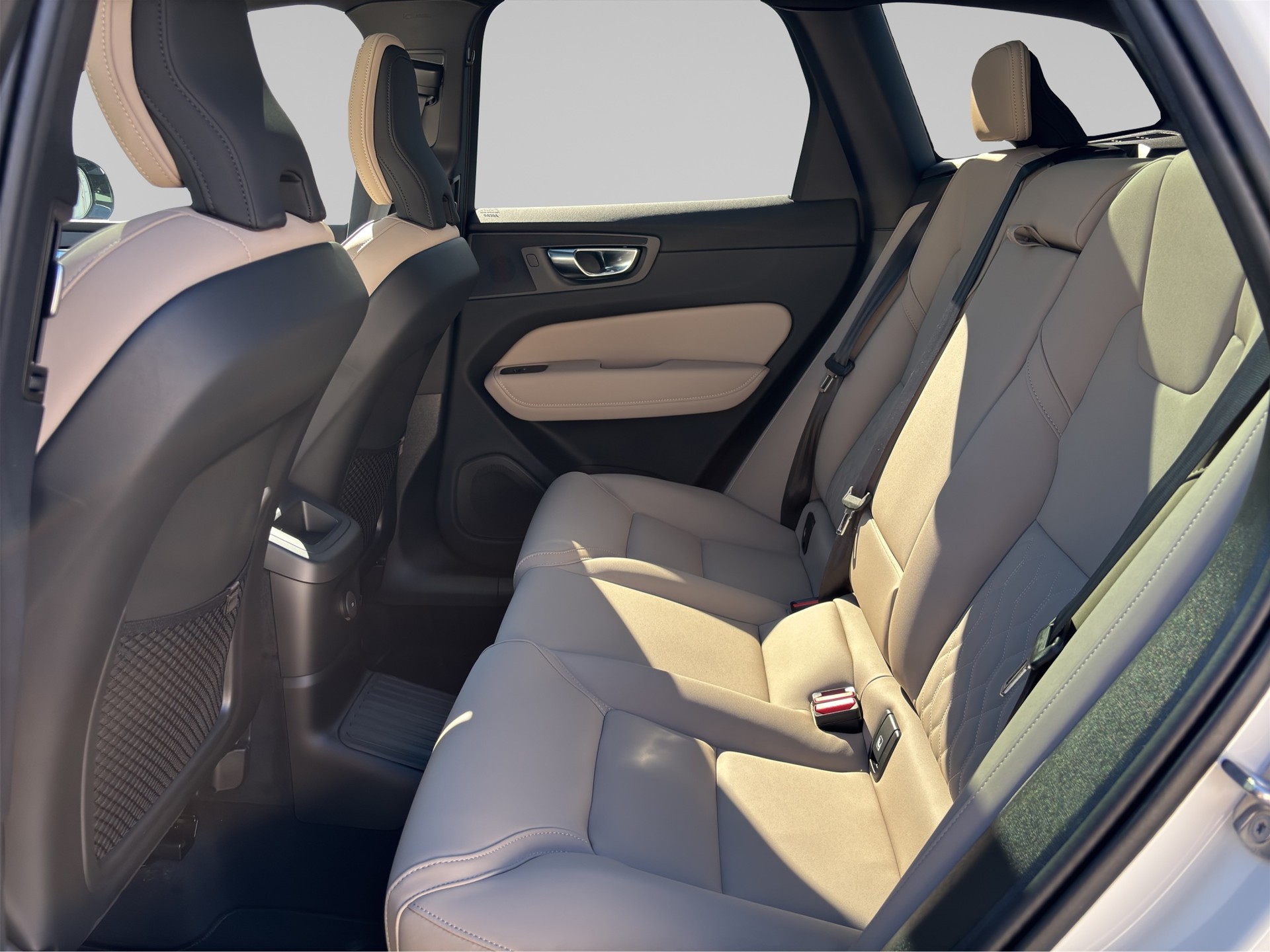 VOLVO XC60 2.0 T6 TE Ultra Dark eAWD-image-12
