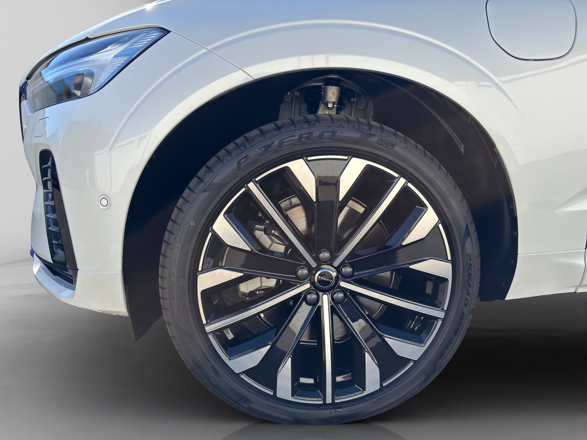 VOLVO XC60 2.0 T6 TE Ultra Dark eAWD-image-8