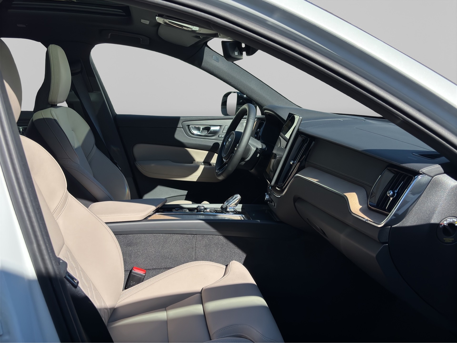 VOLVO XC60 2.0 T6 TE Ultra Dark eAWD-image-13