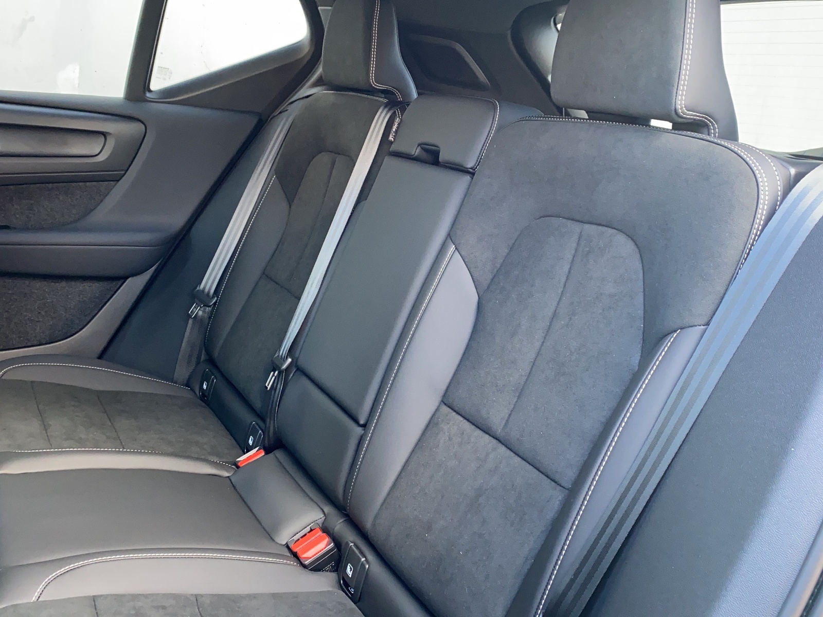 VOLVO XC40 P6 Ultimate-image-9