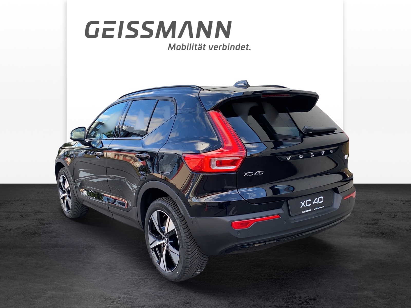 VOLVO XC40 P6 Ultimate-image-2