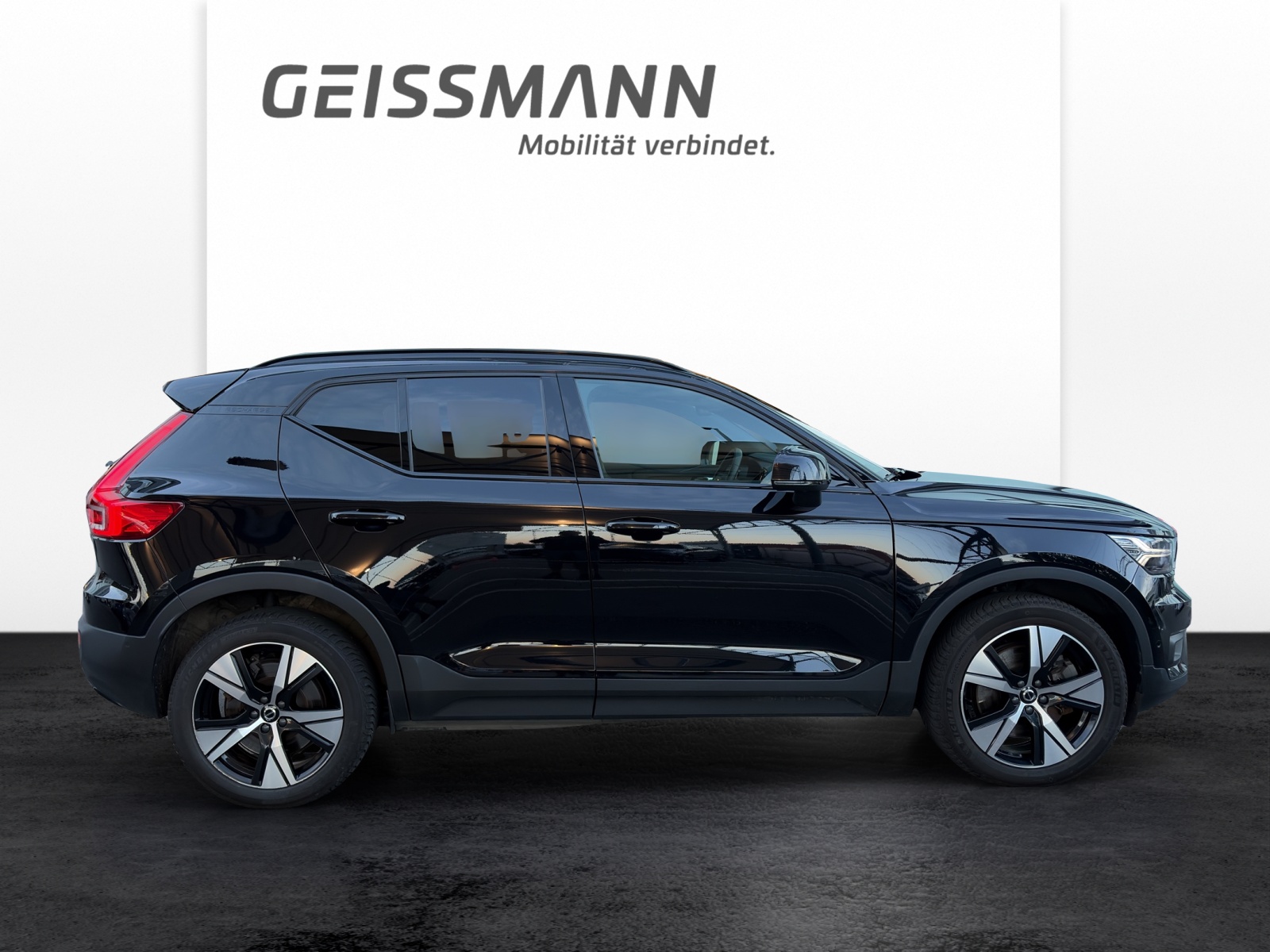 VOLVO XC40 P6 Ultimate-showroom-element-3