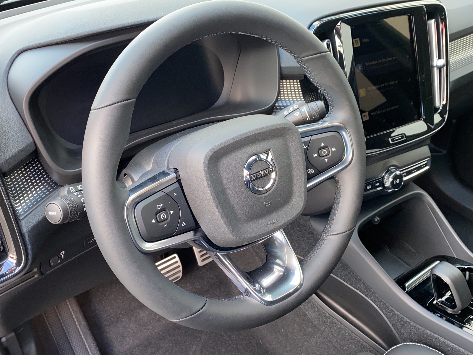 VOLVO XC40 P6 Ultimate-image-3