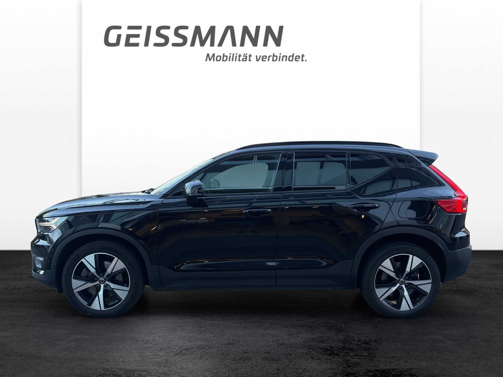 VOLVO XC40 P6 Ultimate-showroom-element-2