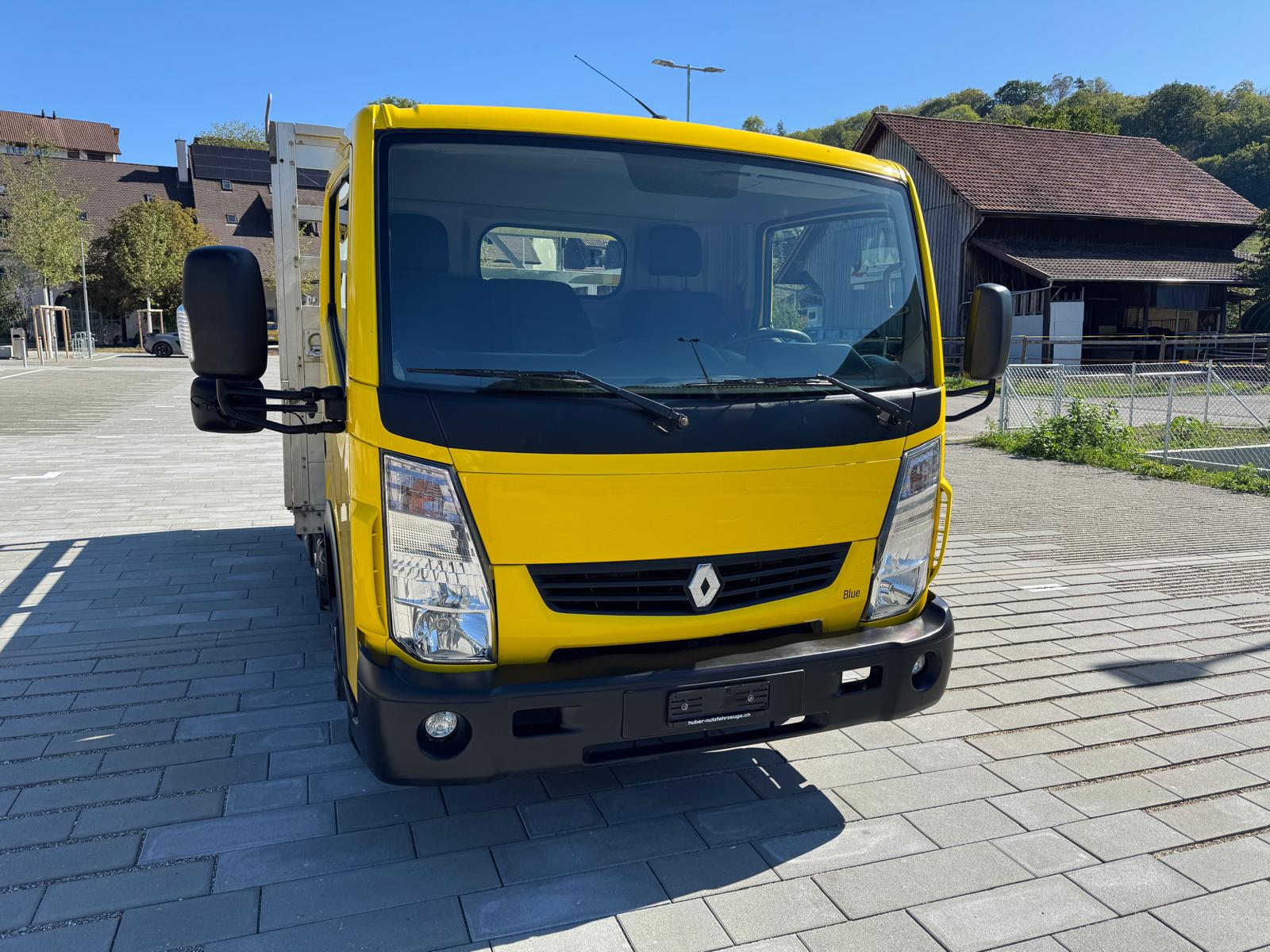 NISSAN CABSTAR-image-0
