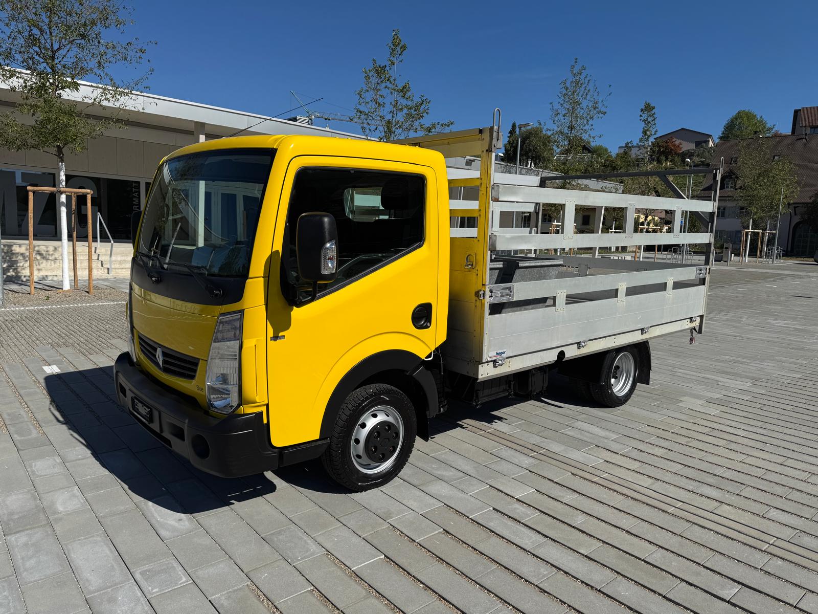 NISSAN CABSTAR-image-1