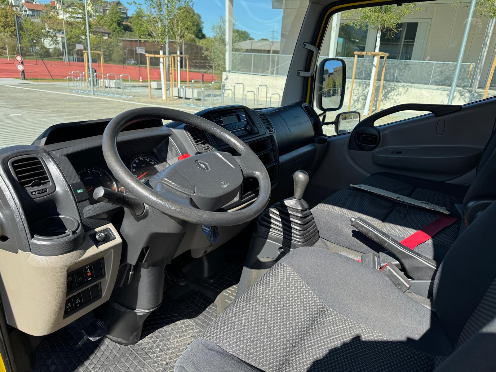 NISSAN CABSTAR-image-2