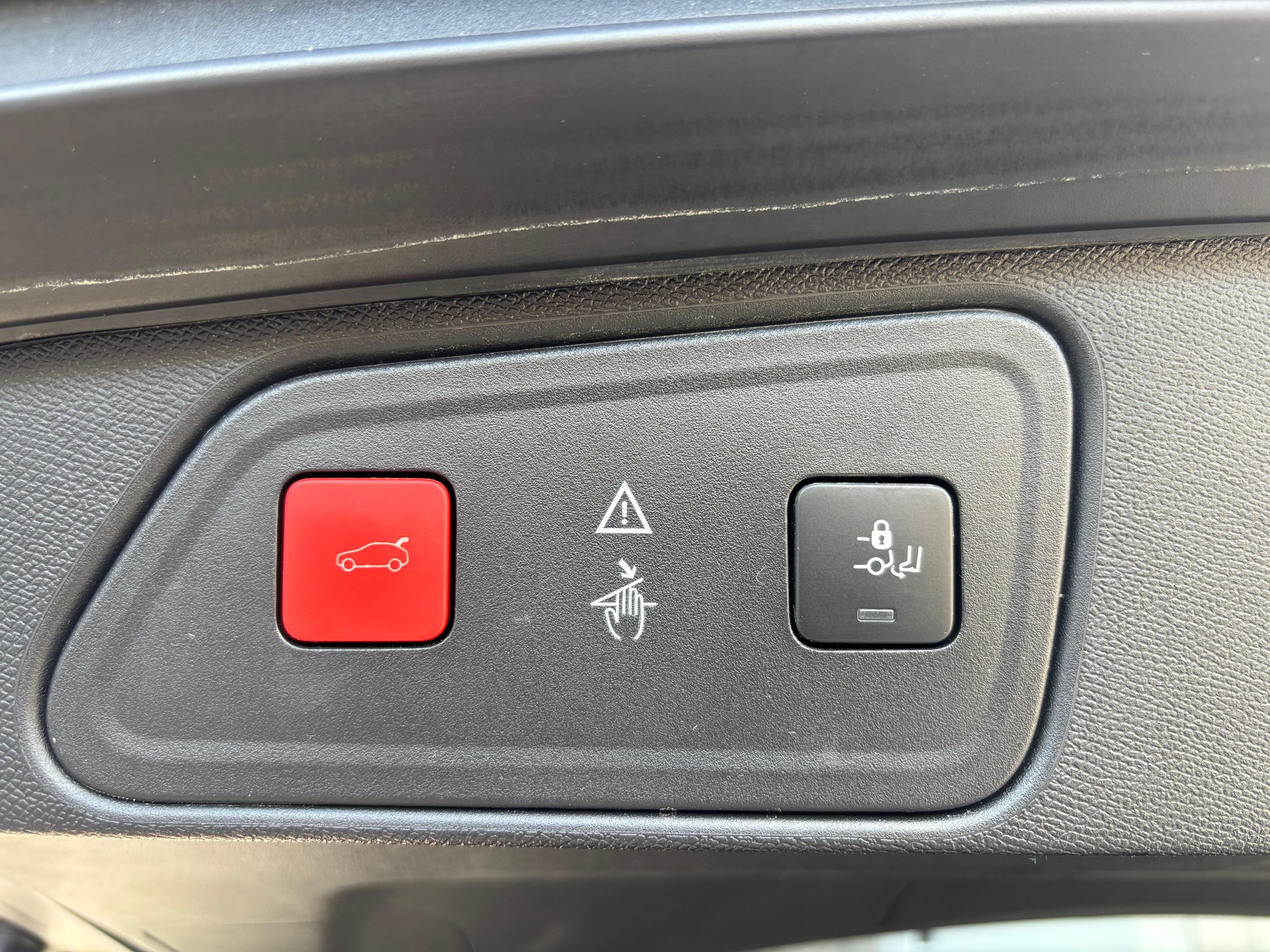 PEUGEOT 3008 1.6 BlueHDi GT Line-image-13
