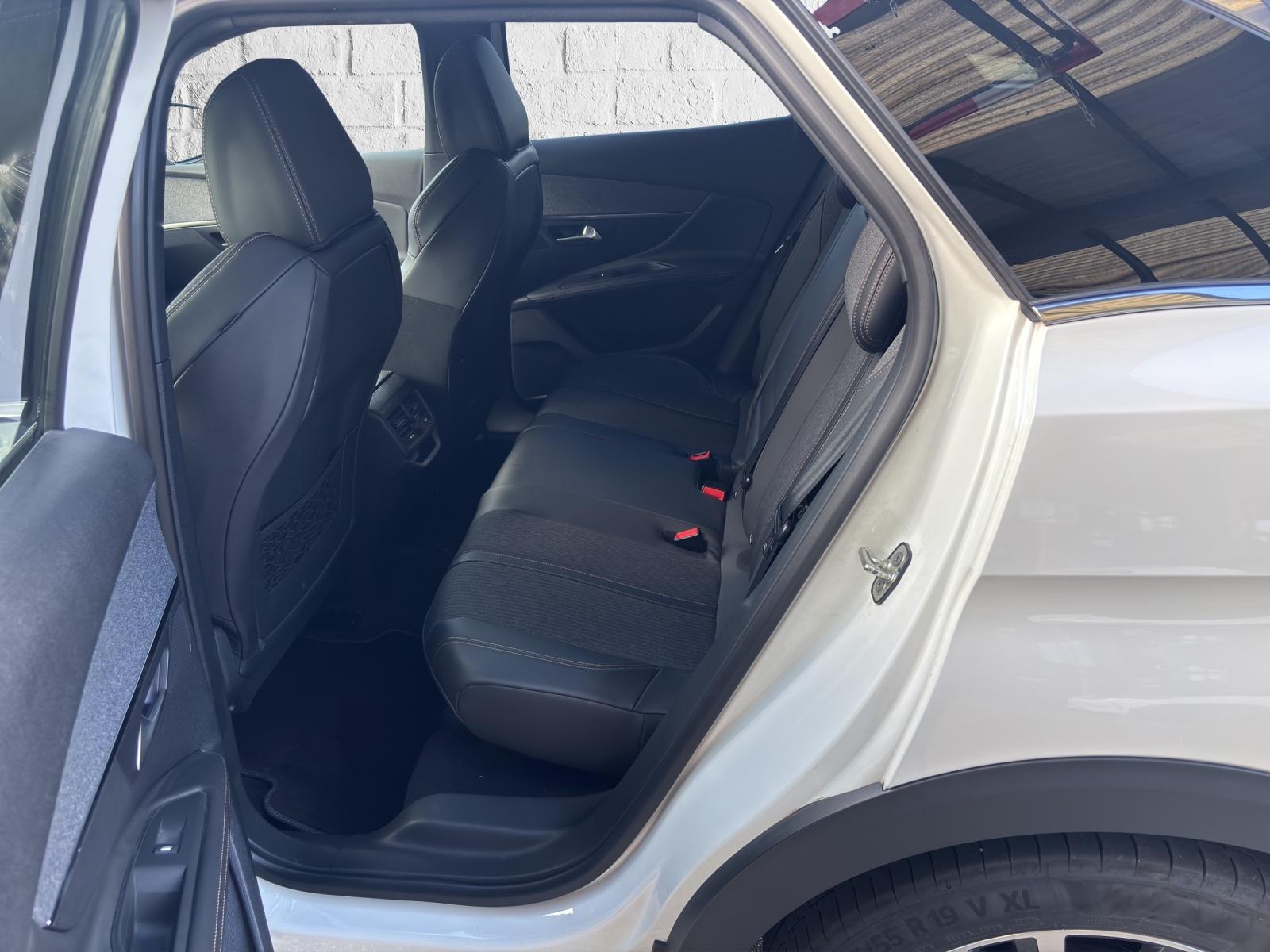 PEUGEOT 3008 1.6 BlueHDi GT Line-image-9