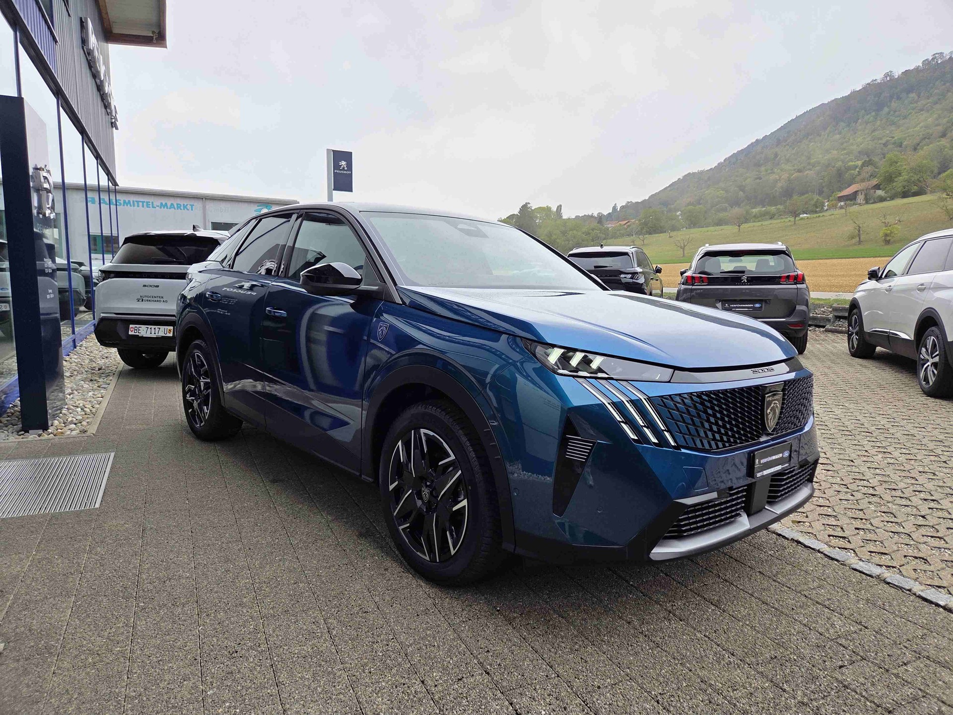 PEUGEOT 3008 1.2 Hybrid GT-image-3