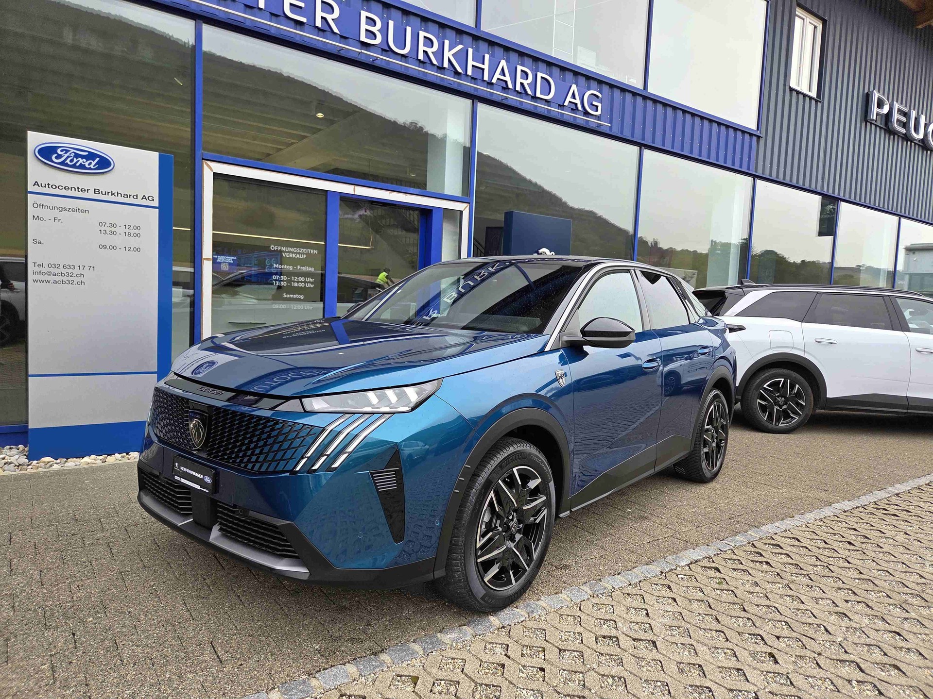 PEUGEOT 3008 1.2 Hybrid GT-image-1