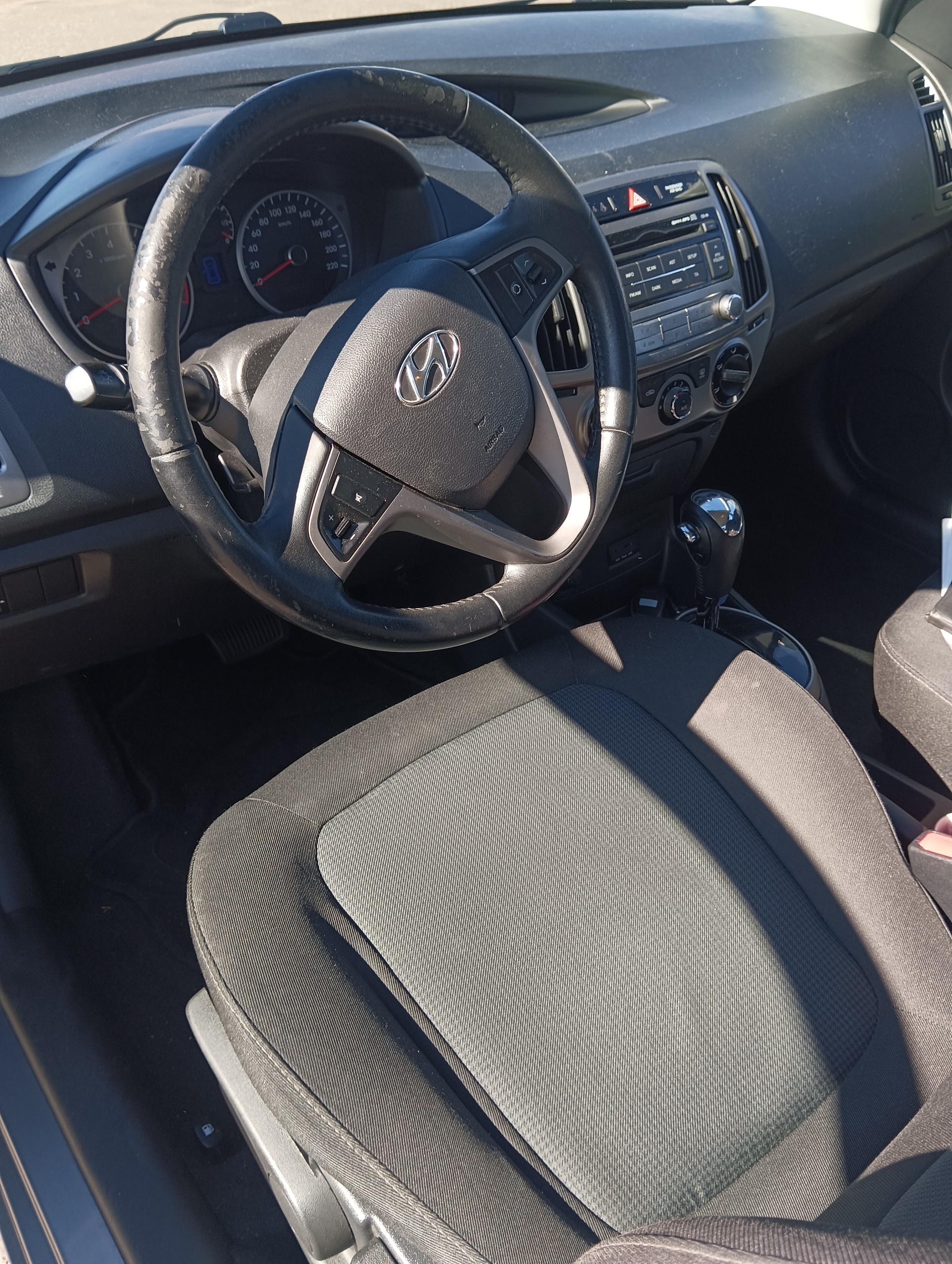 HYUNDAI i20-image-6