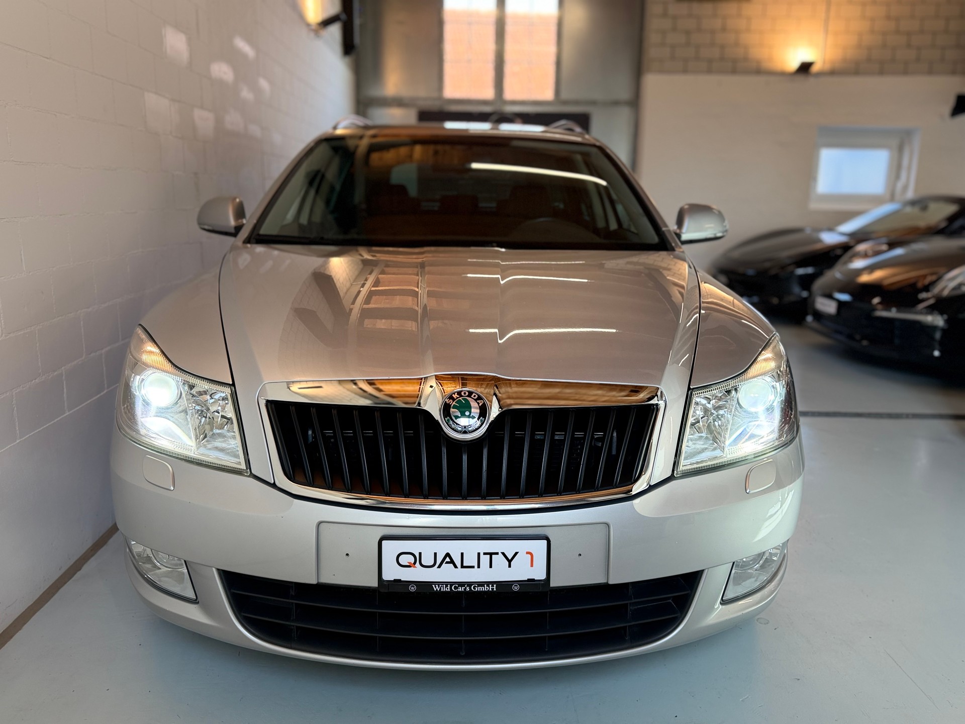 SKODA Octavia Combi 2.0 TDI AllDrive 4x4 DSG-showroom-element-1