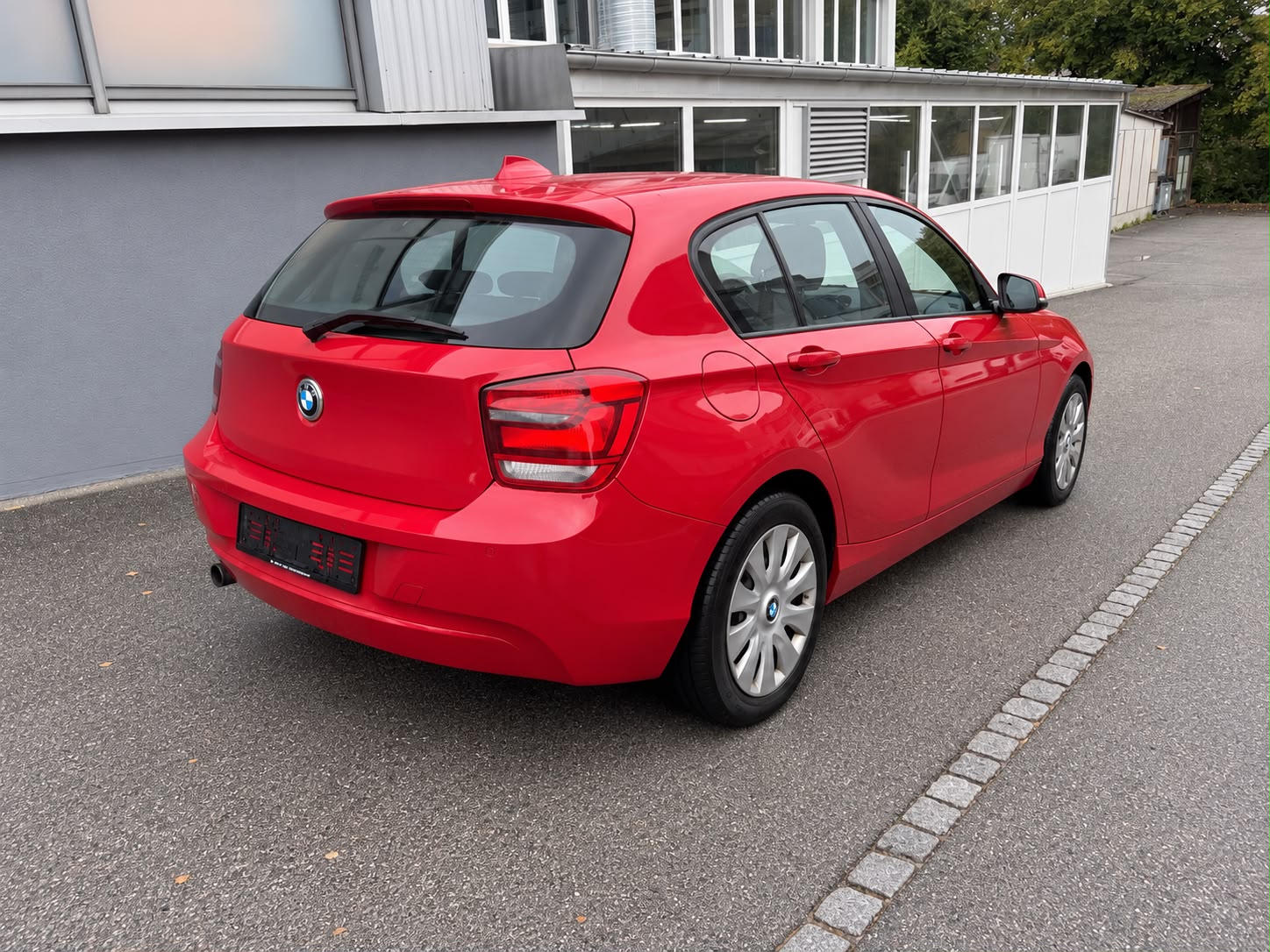 BMW 116i-image-2