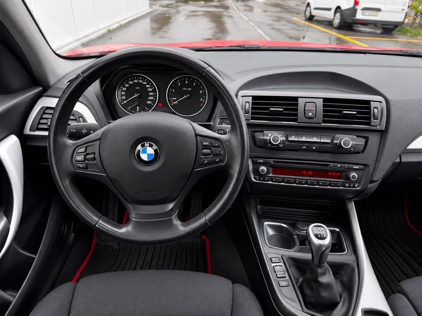 BMW 116i-image-9