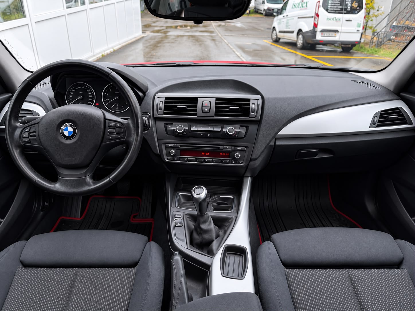 BMW 116i-image-8