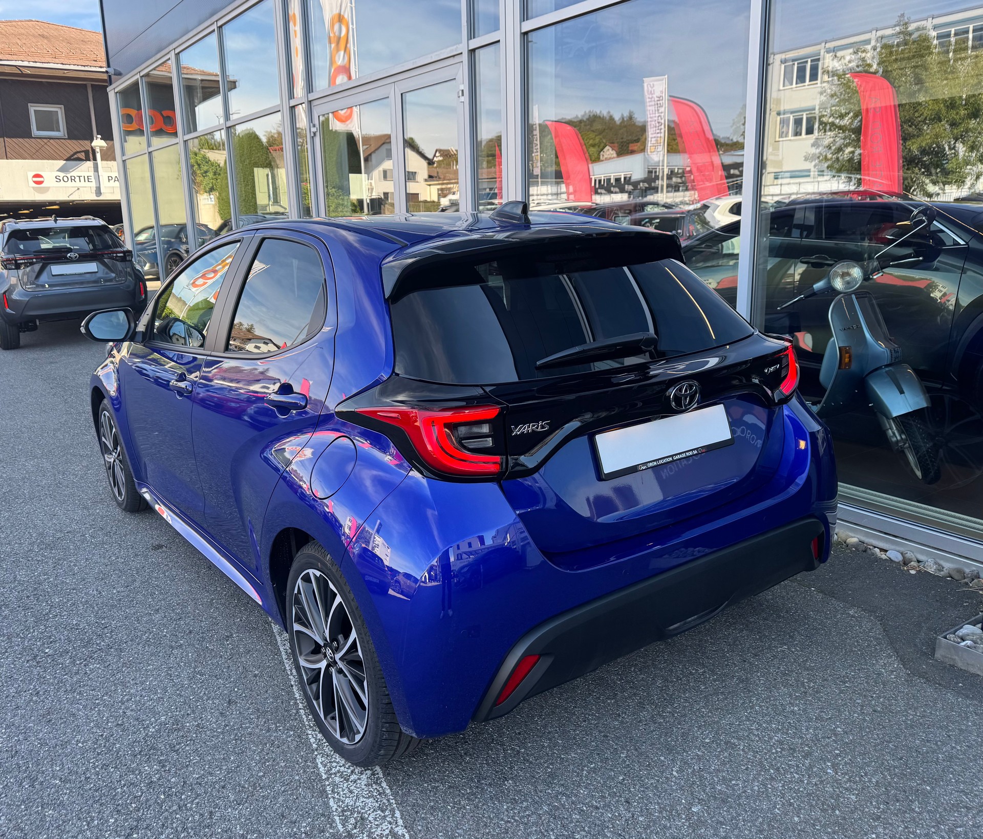 TOYOTA Yaris 1.5 Trend e-CVT-image-5