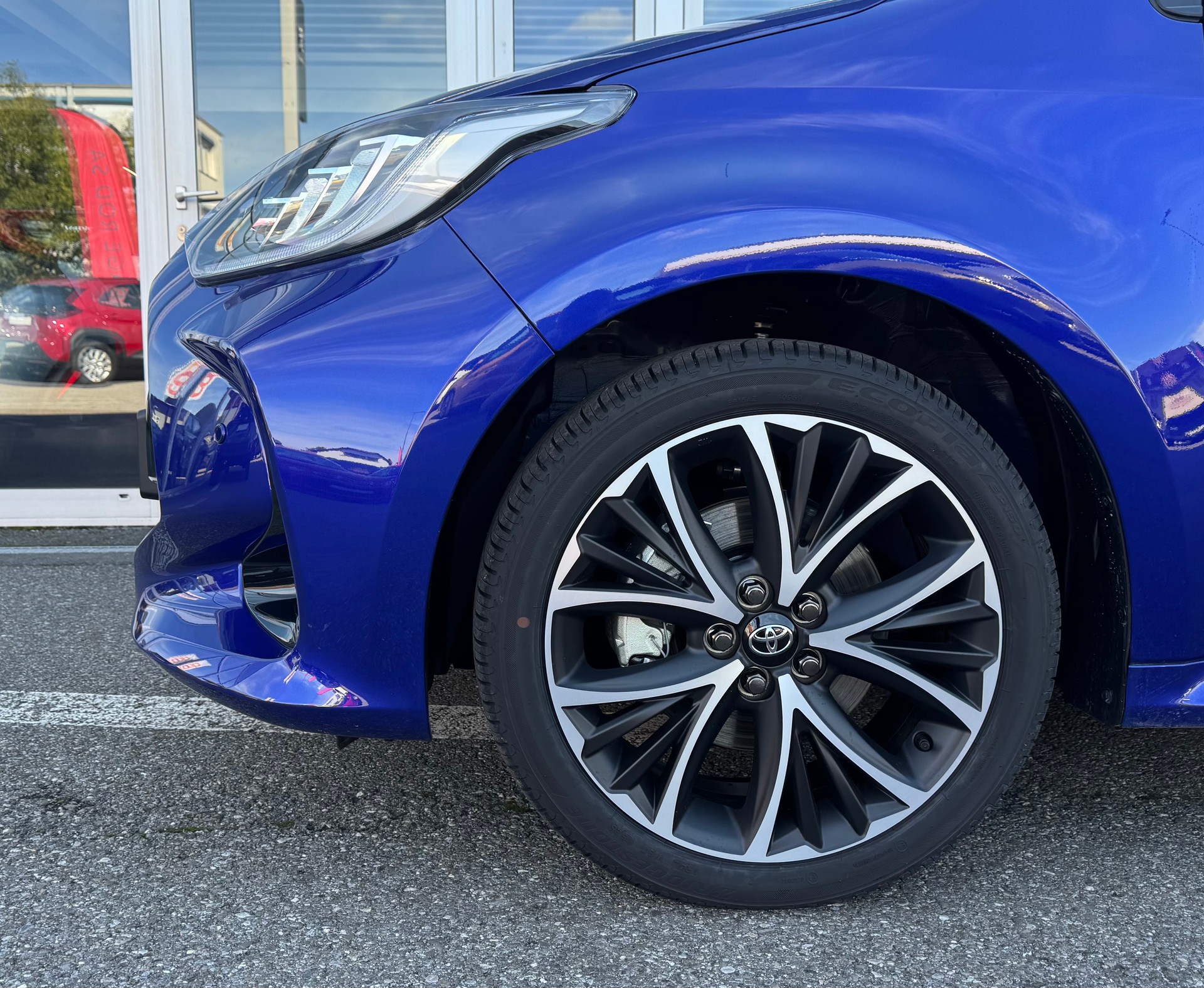 TOYOTA Yaris 1.5 Trend e-CVT-image-4