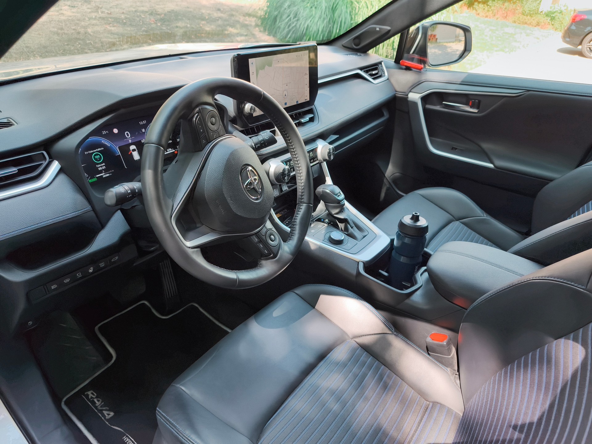 TOYOTA 2.5 HEV Style-image-3