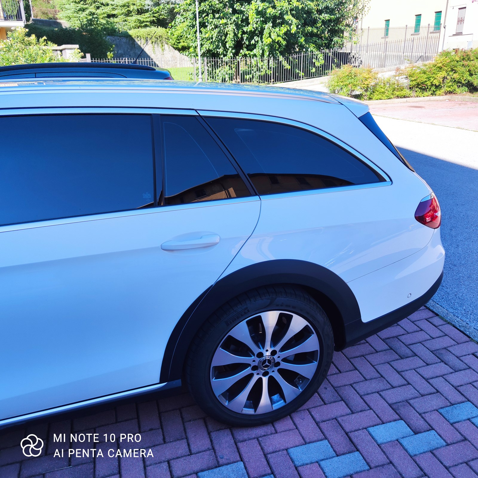 MERCEDES-BENZ E 220 d All-Terrain Avantgarde 4Matic 9G-Tronic-image-3