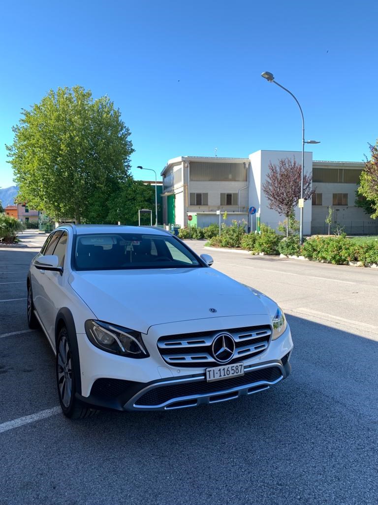 MERCEDES-BENZ E 220 d All-Terrain Avantgarde 4Matic 9G-Tronic-image-4